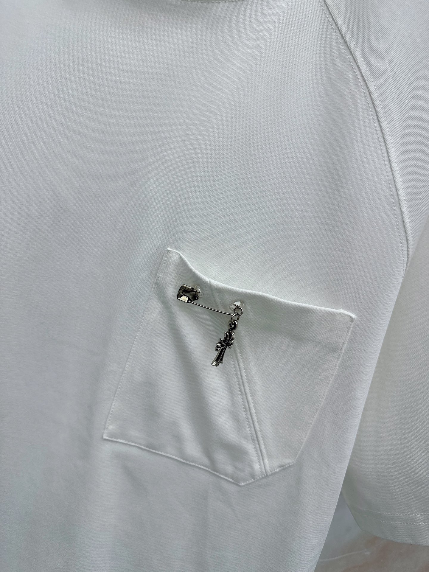 克罗心 2026春夏新款首发最新款短袖圆领T恤 高端订制 设计前卫时尚！品牌logo重工艺设计 高端定制