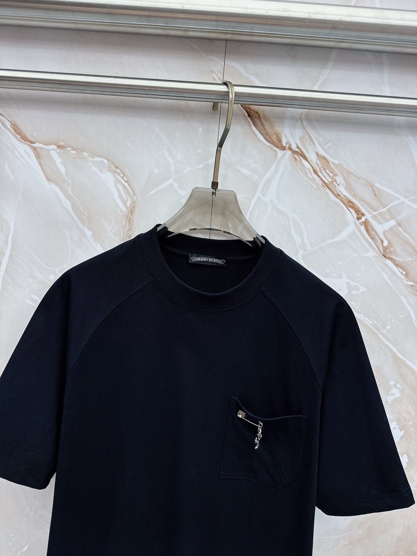 克罗心 2026春夏新款首发最新款短袖圆领T恤 高端订制 设计前卫时尚！品牌logo重工艺设计 高端定制