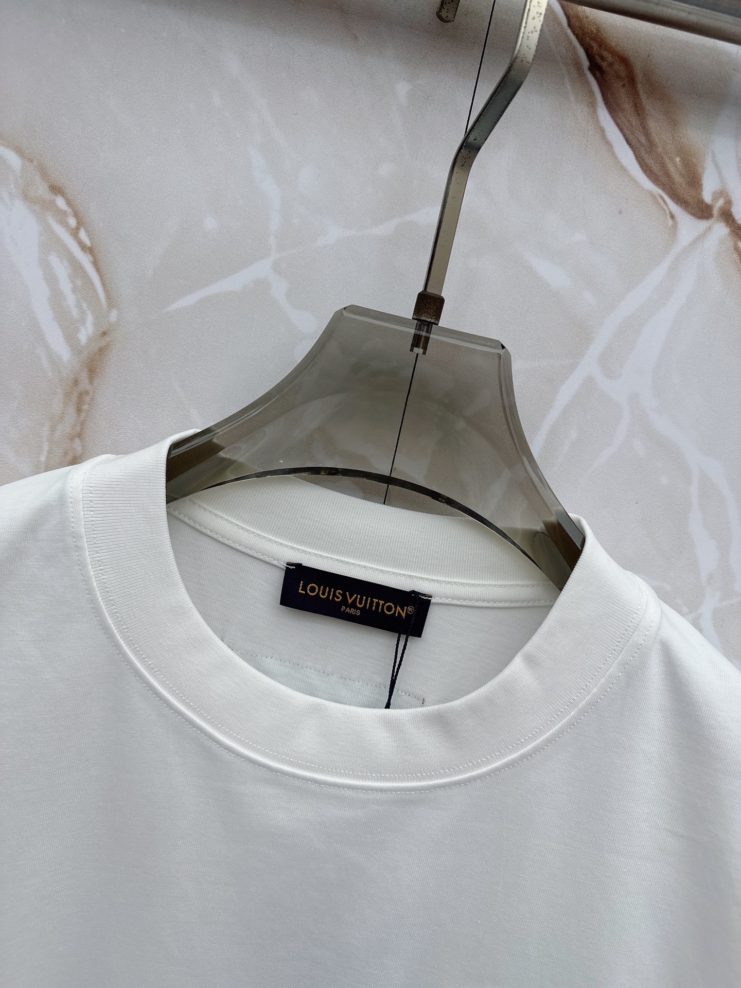 LV 2026春夏新款首发最新款短袖圆领T恤 高端订制 设计前卫时尚！品牌logo重工艺设计 高端定制2