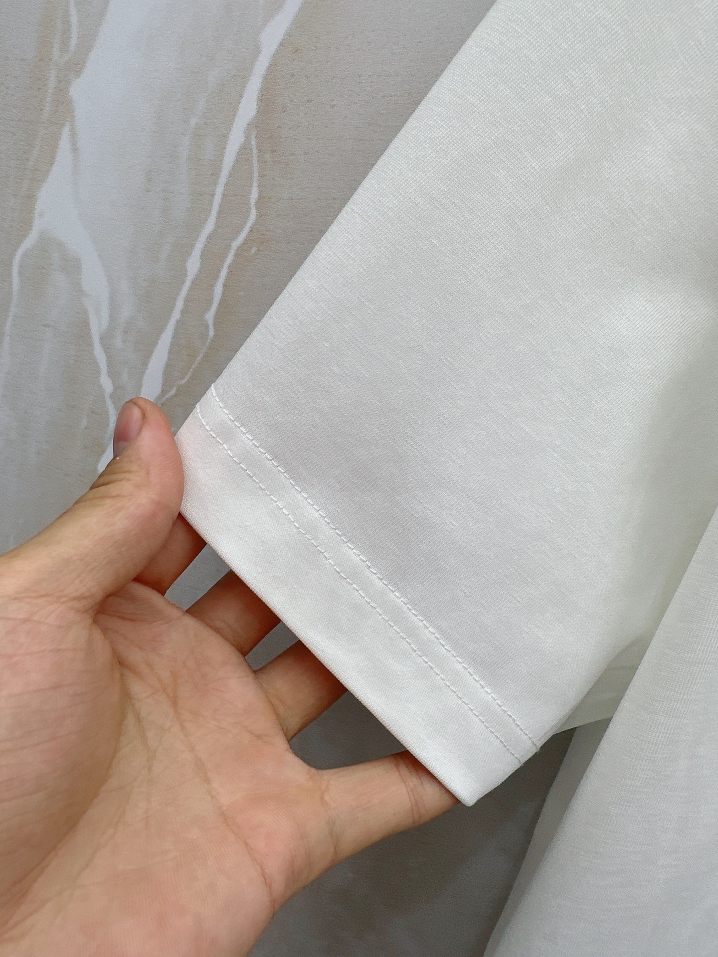 LV 2026春夏新款首发最新款短袖圆领T恤 高端订制 设计前卫时尚！品牌logo重工艺设计 高端定制2