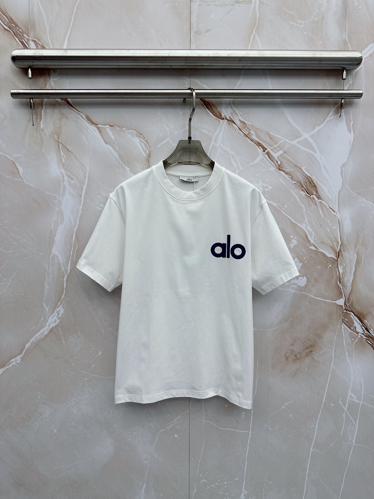 alo 2026春夏新款首发最新款短袖圆领T恤 高端订制 设计前卫时尚！品牌logo重工艺设计 高端定制