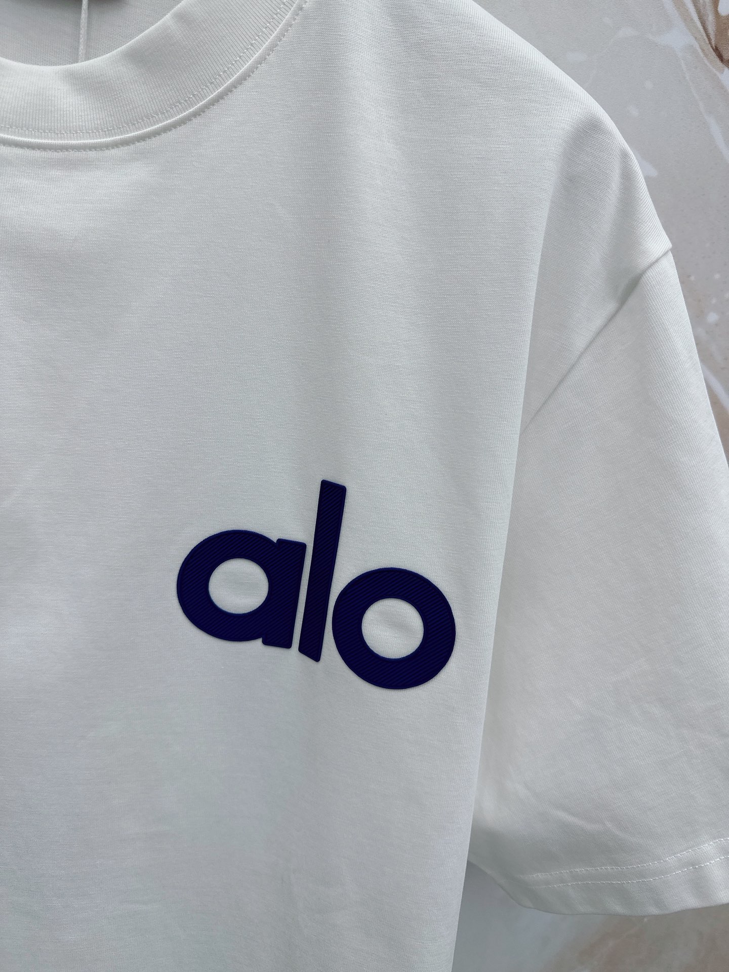 alo 2026春夏新款首发最新款短袖圆领T恤 高端订制 设计前卫时尚！品牌logo重工艺设计 高端定制