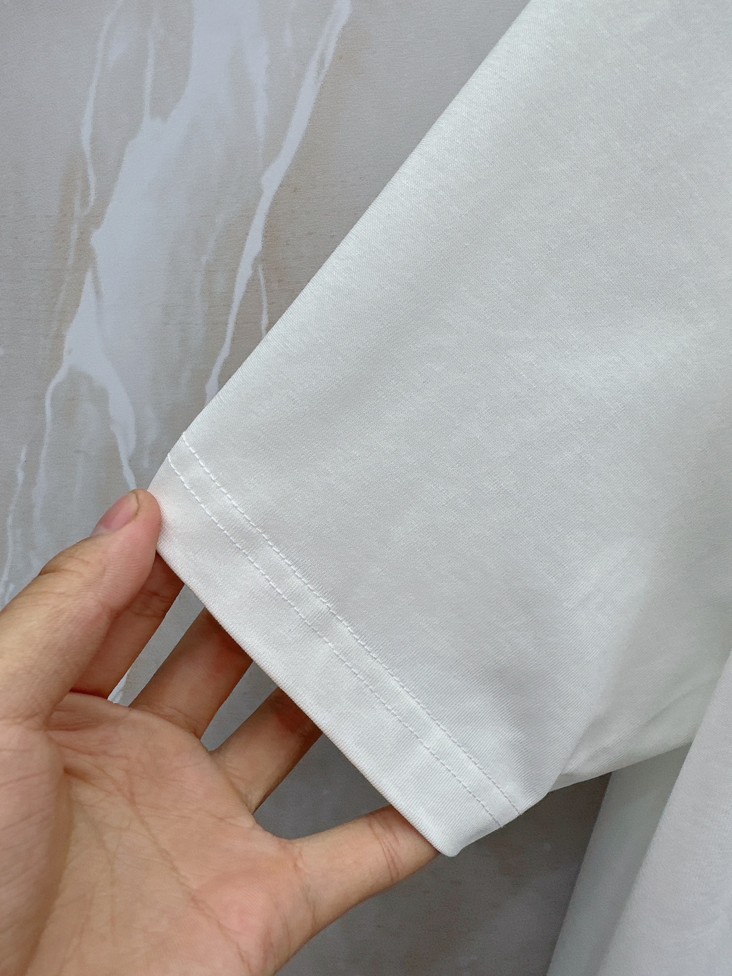 alo 2026春夏新款首发最新款短袖圆领T恤 高端订制 设计前卫时尚！品牌logo重工艺设计 高端定制