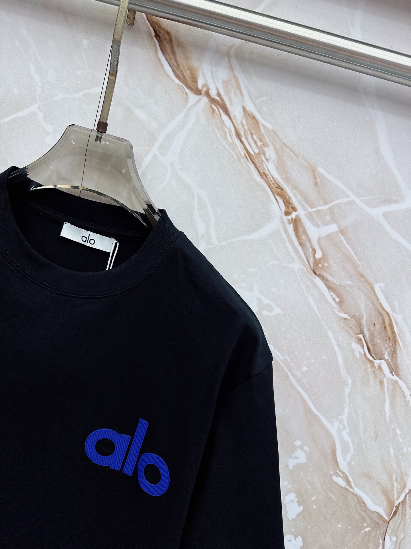 alo 2026春夏新款首发最新款短袖圆领T恤 高端订制 设计前卫时尚！品牌logo重工艺设计 高端定制