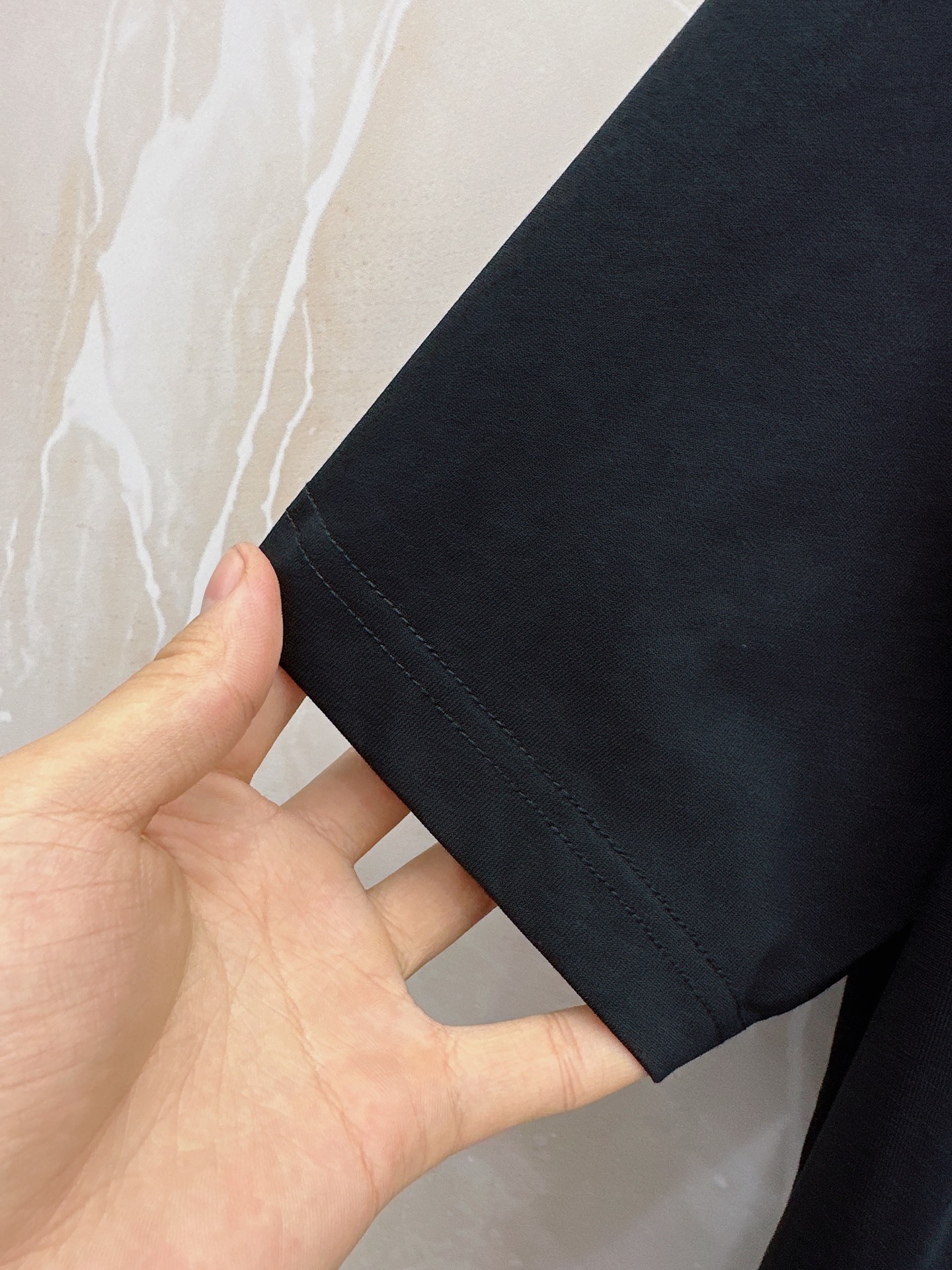 alo 2026春夏新款首发最新款短袖圆领T恤 高端订制 设计前卫时尚！品牌logo重工艺设计 高端定制