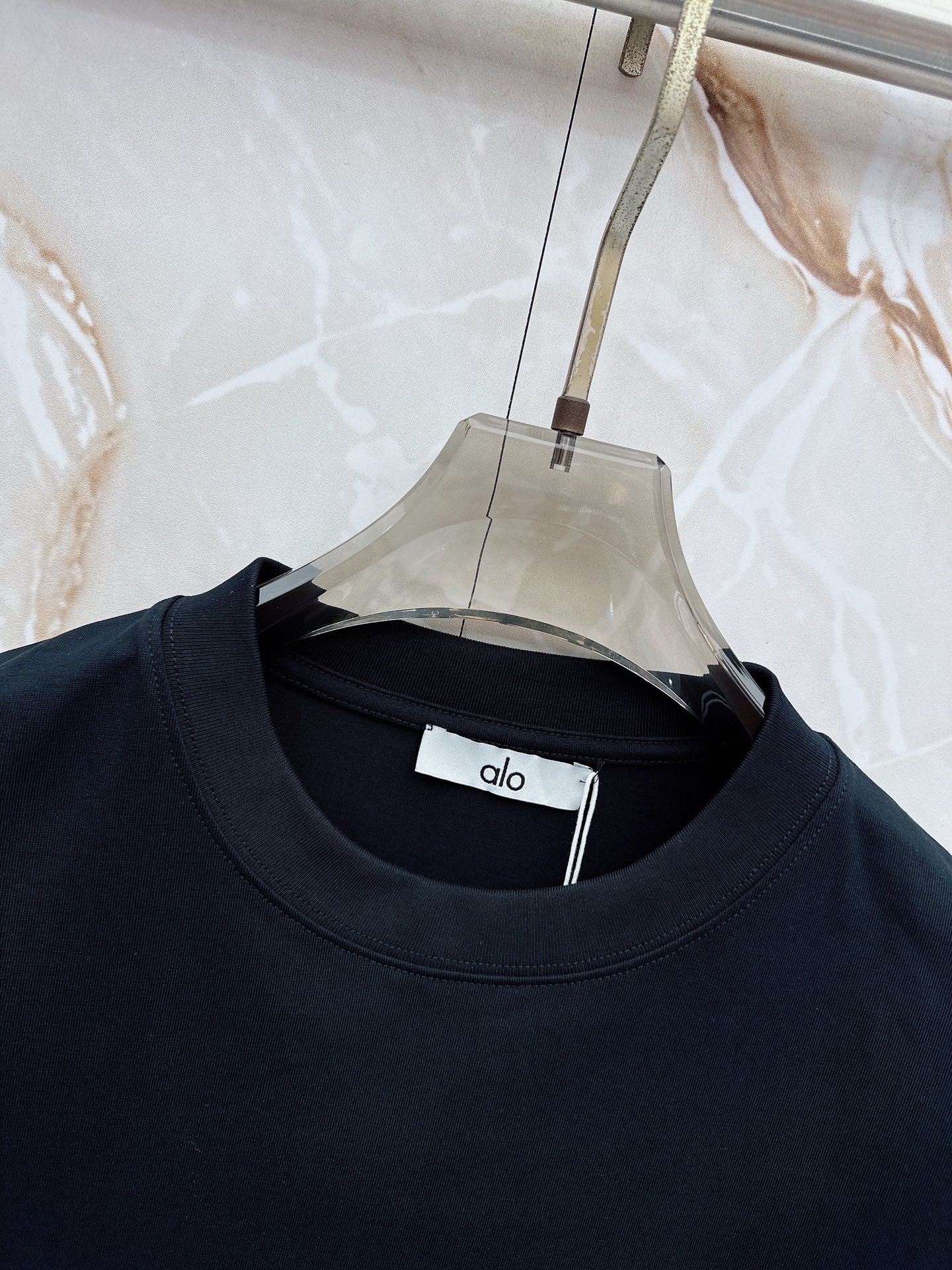 alo 2026春夏新款首发最新款短袖圆领T恤 高端订制 设计前卫时尚！品牌logo重工艺设计 高端定制