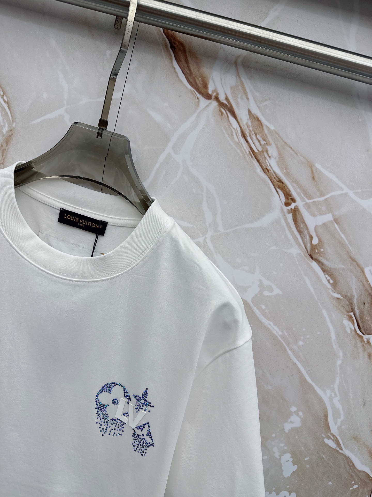 LV 2026春夏新款首发最新款短袖圆领T恤 高端订制 设计前卫时尚！品牌logo重工艺设计 高端定制2