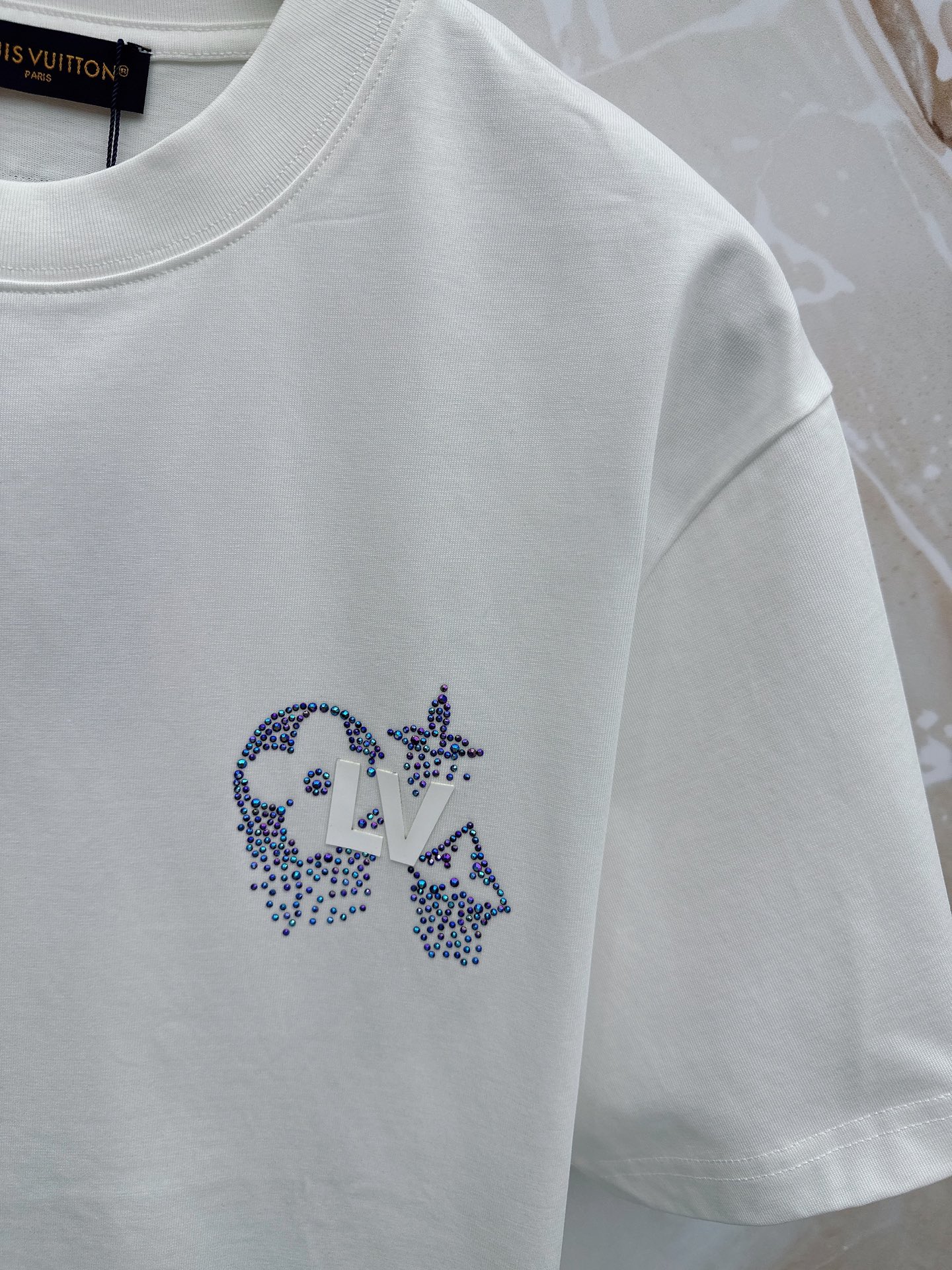 LV 2026春夏新款首发最新款短袖圆领T恤 高端订制 设计前卫时尚！品牌logo重工艺设计 高端定制2