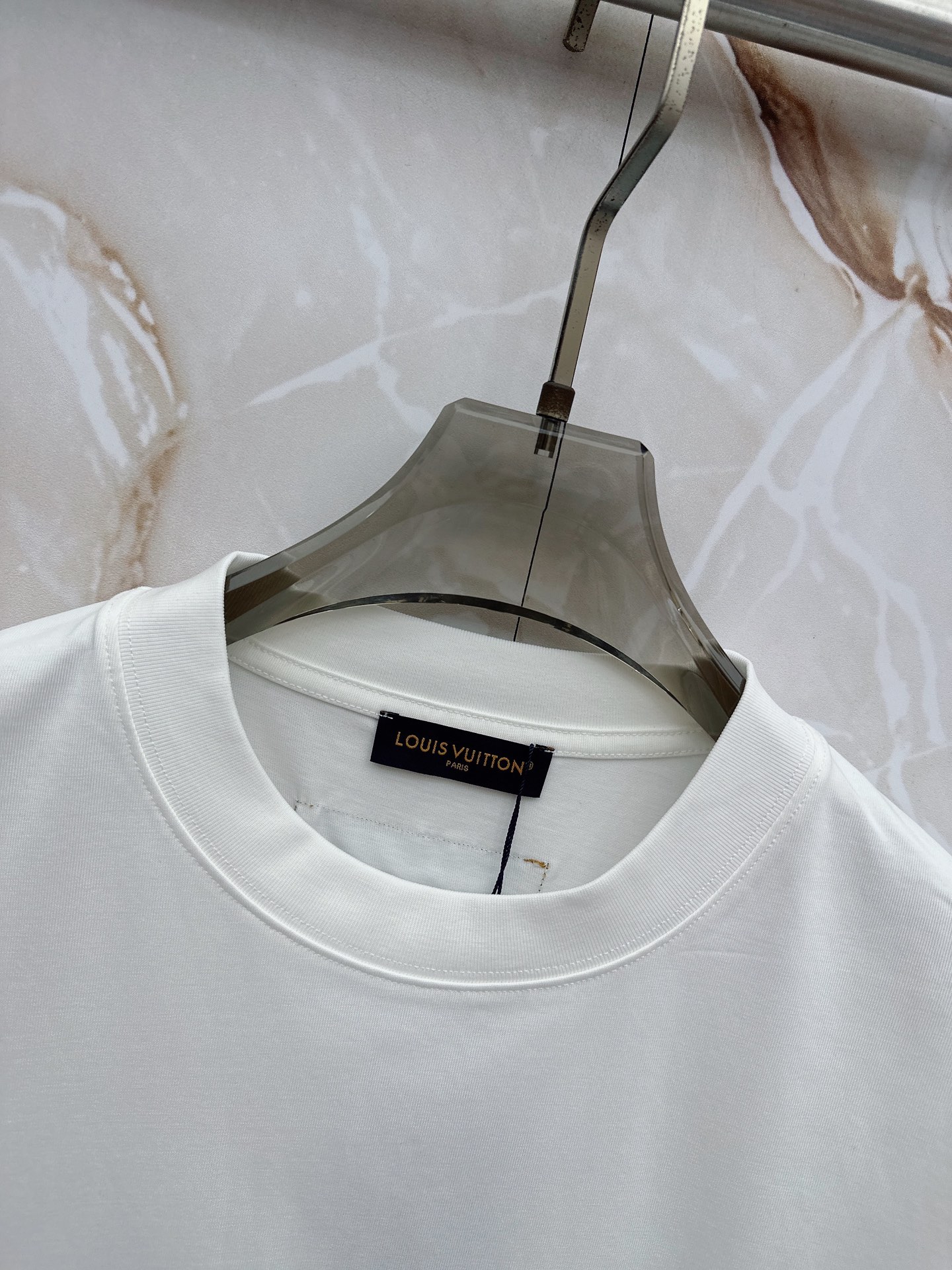 LV 2026春夏新款首发最新款短袖圆领T恤 高端订制 设计前卫时尚！品牌logo重工艺设计 高端定制2