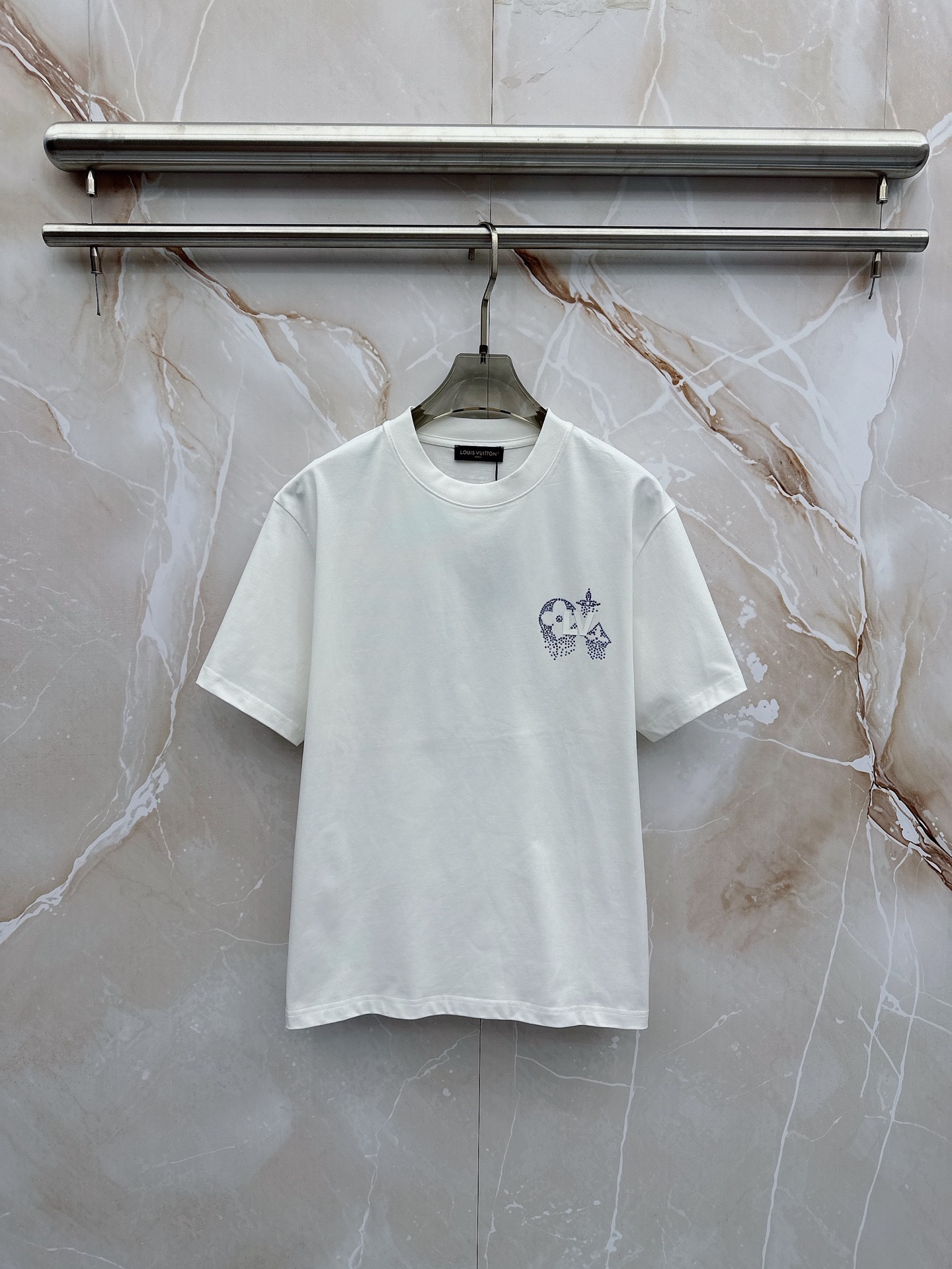 LV 2026春夏新款首发最新款短袖圆领T恤 高端订制 设计前卫时尚！品牌logo重工艺设计 高端定制2