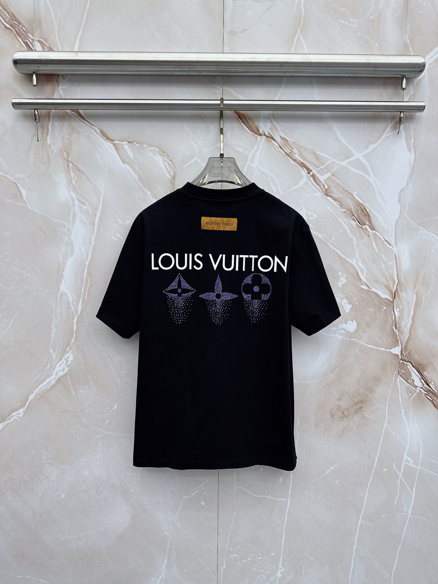 LV 2026春夏新款首发最新款短袖圆领T恤 高端订制 设计前卫时尚！品牌logo重工艺设计 高端定制2