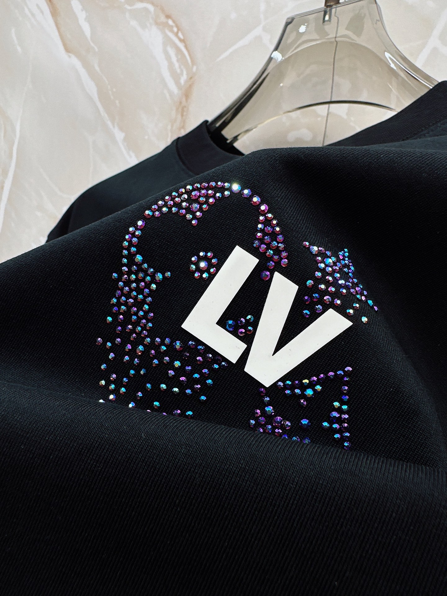 LV 2026春夏新款首发最新款短袖圆领T恤 高端订制 设计前卫时尚！品牌logo重工艺设计 高端定制2