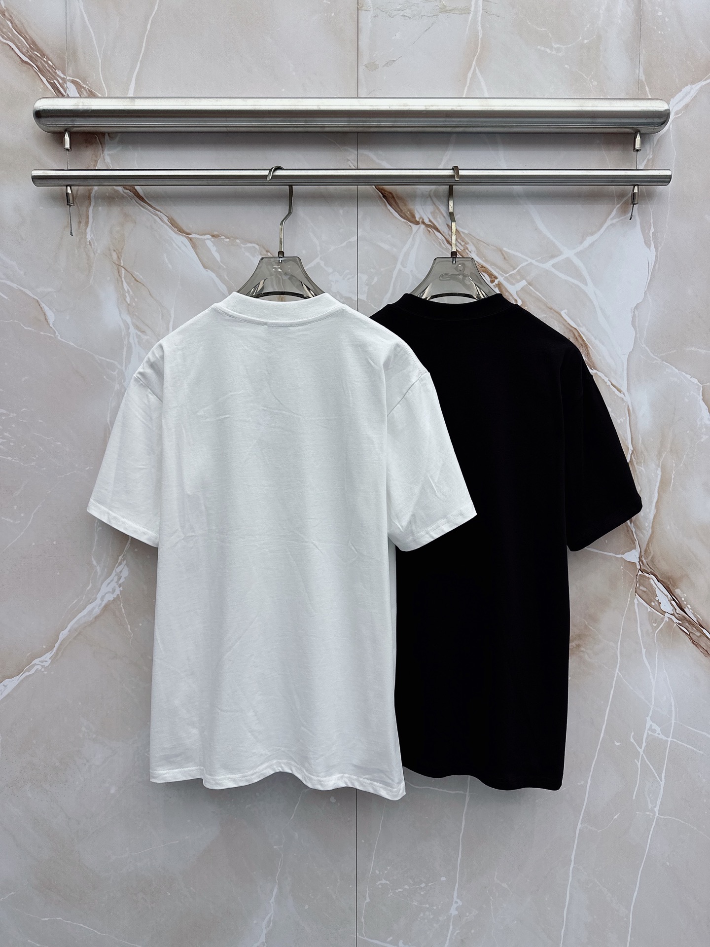 迪奥 2026春夏新款首发最新款短袖圆领T恤 高端订制 设计前卫时尚！品牌logo重工艺设计 高端定制2