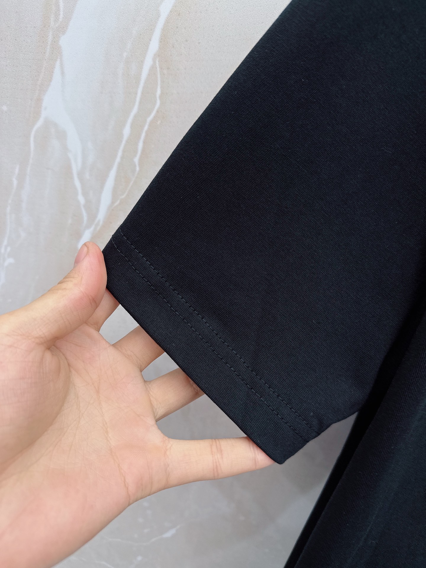 LV 2026春夏新款首发最新款短袖圆领T恤 高端订制 设计前卫时尚！品牌logo重工艺设计 高端定制2