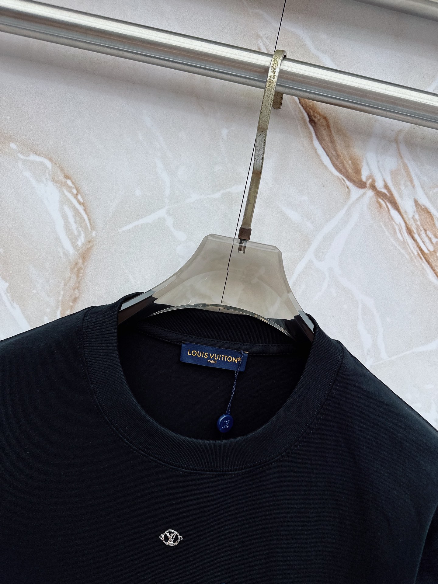 LV 2026春夏新款首发最新款短袖圆领T恤 高端订制 设计前卫时尚！品牌logo重工艺设计 高端定制2