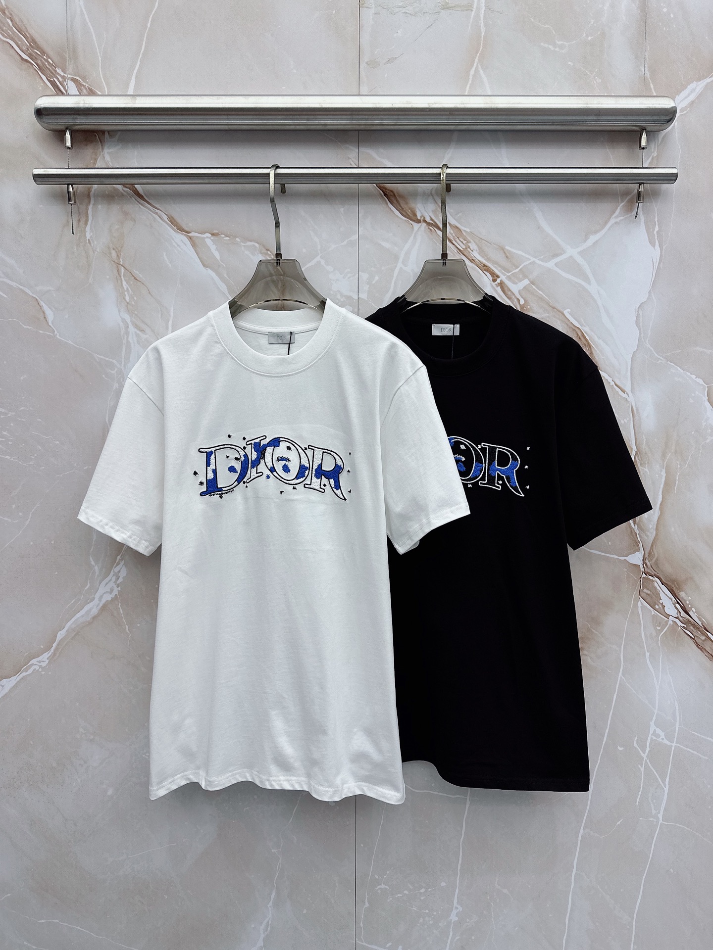 迪奥 2026春夏新款首发最新款短袖圆领T恤 高端订制 设计前卫时尚！品牌logo重工艺设计 高端定制2