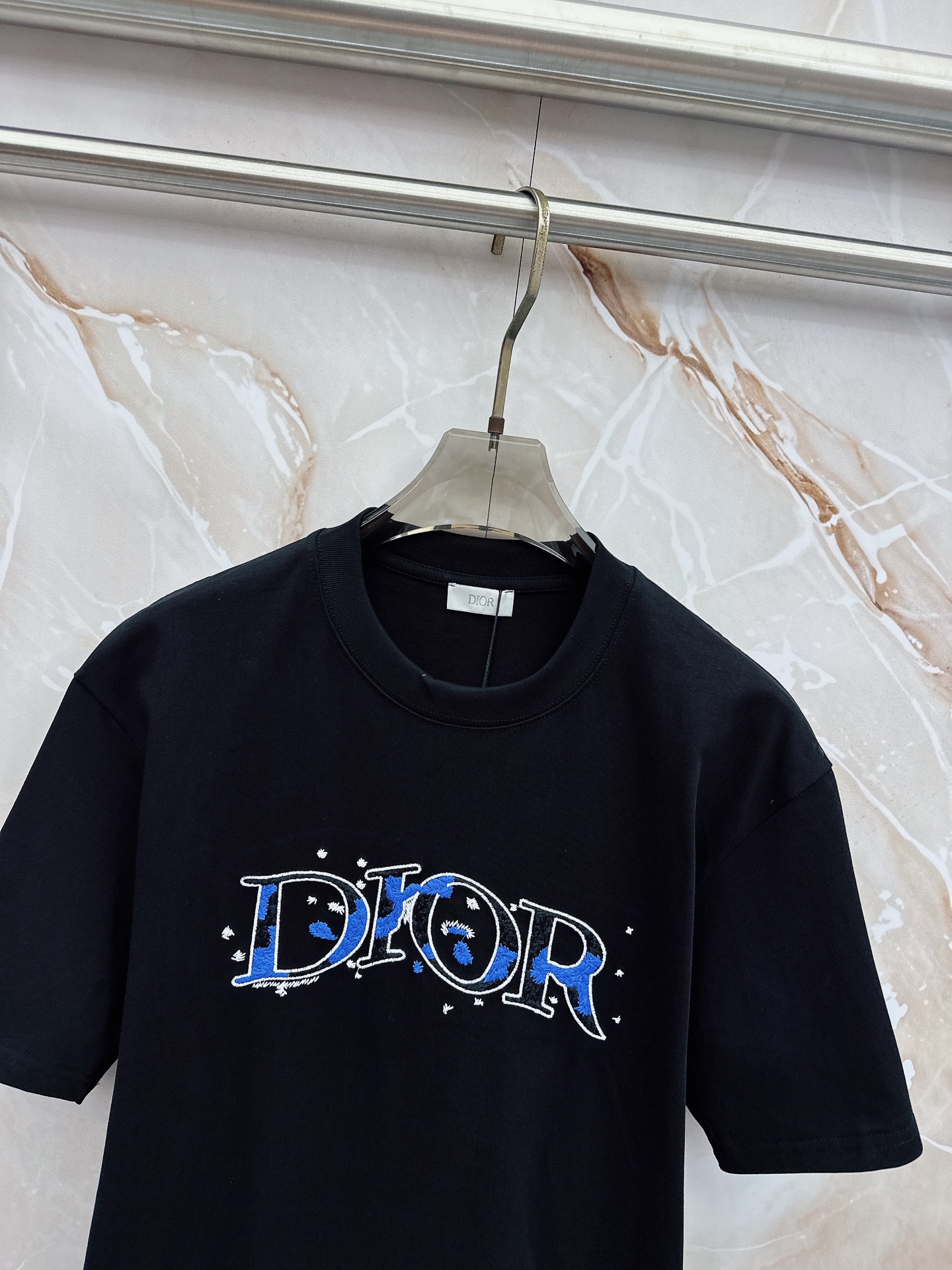 迪奥 2026春夏新款首发最新款短袖圆领T恤 高端订制 设计前卫时尚！品牌logo重工艺设计 高端定制2