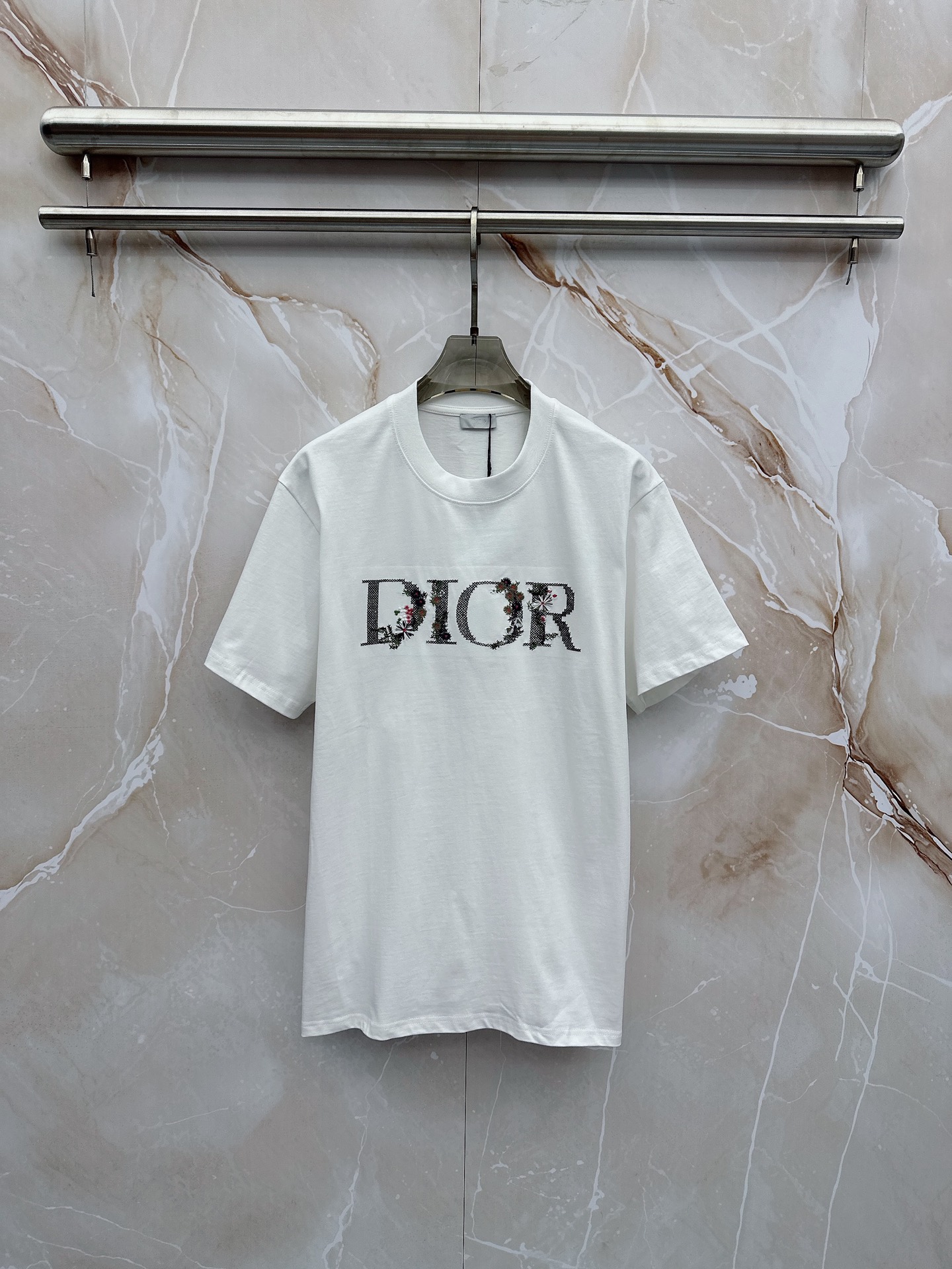 迪奥 2026春夏新款首发最新款短袖圆领T恤 高端订制 设计前卫时尚！品牌logo重工艺设计 高端定制2