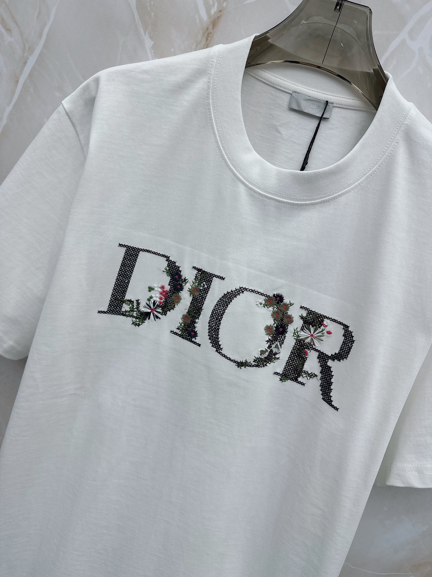 迪奥 2026春夏新款首发最新款短袖圆领T恤 高端订制 设计前卫时尚！品牌logo重工艺设计 高端定制2