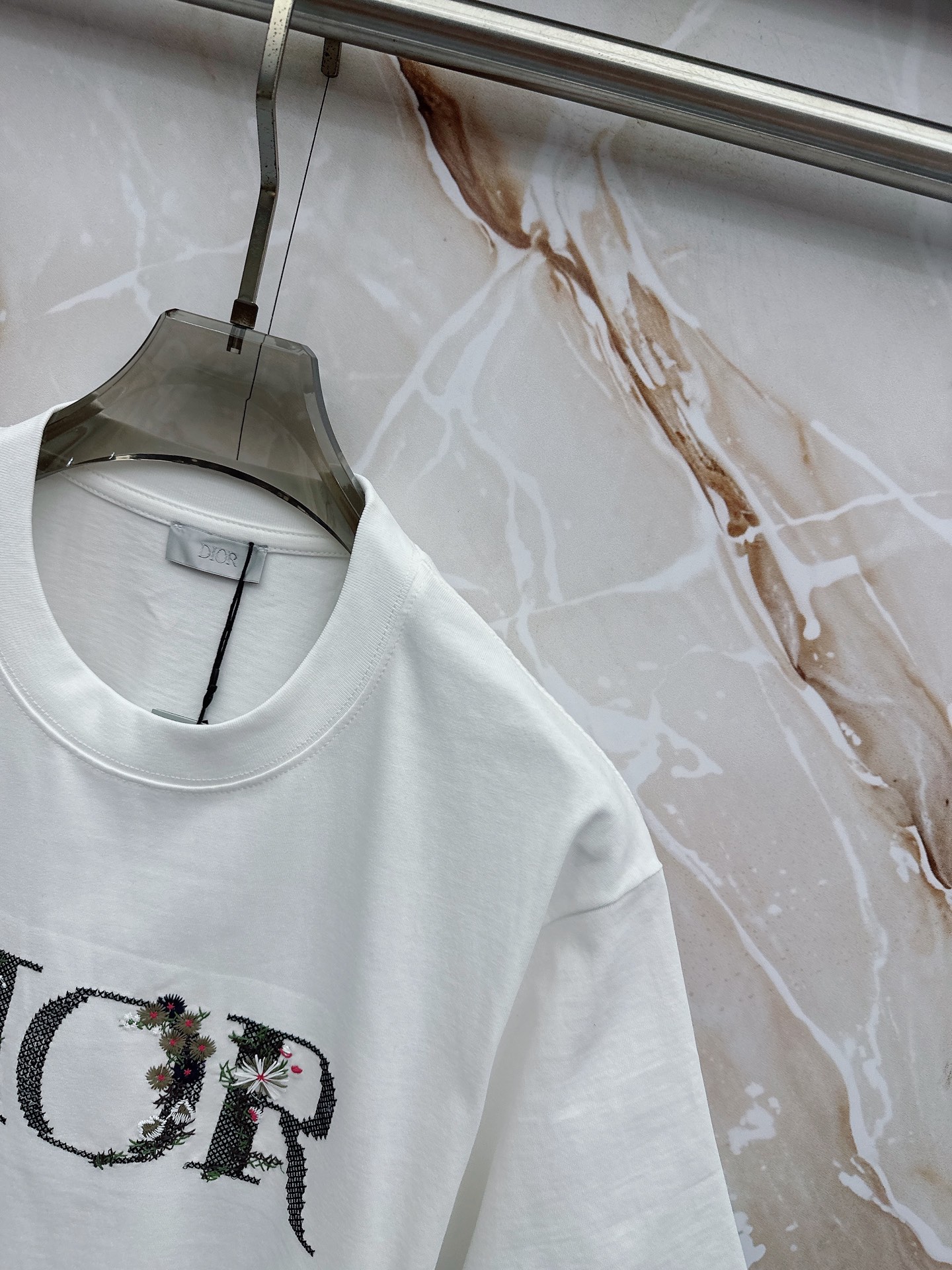 迪奥 2026春夏新款首发最新款短袖圆领T恤 高端订制 设计前卫时尚！品牌logo重工艺设计 高端定制2