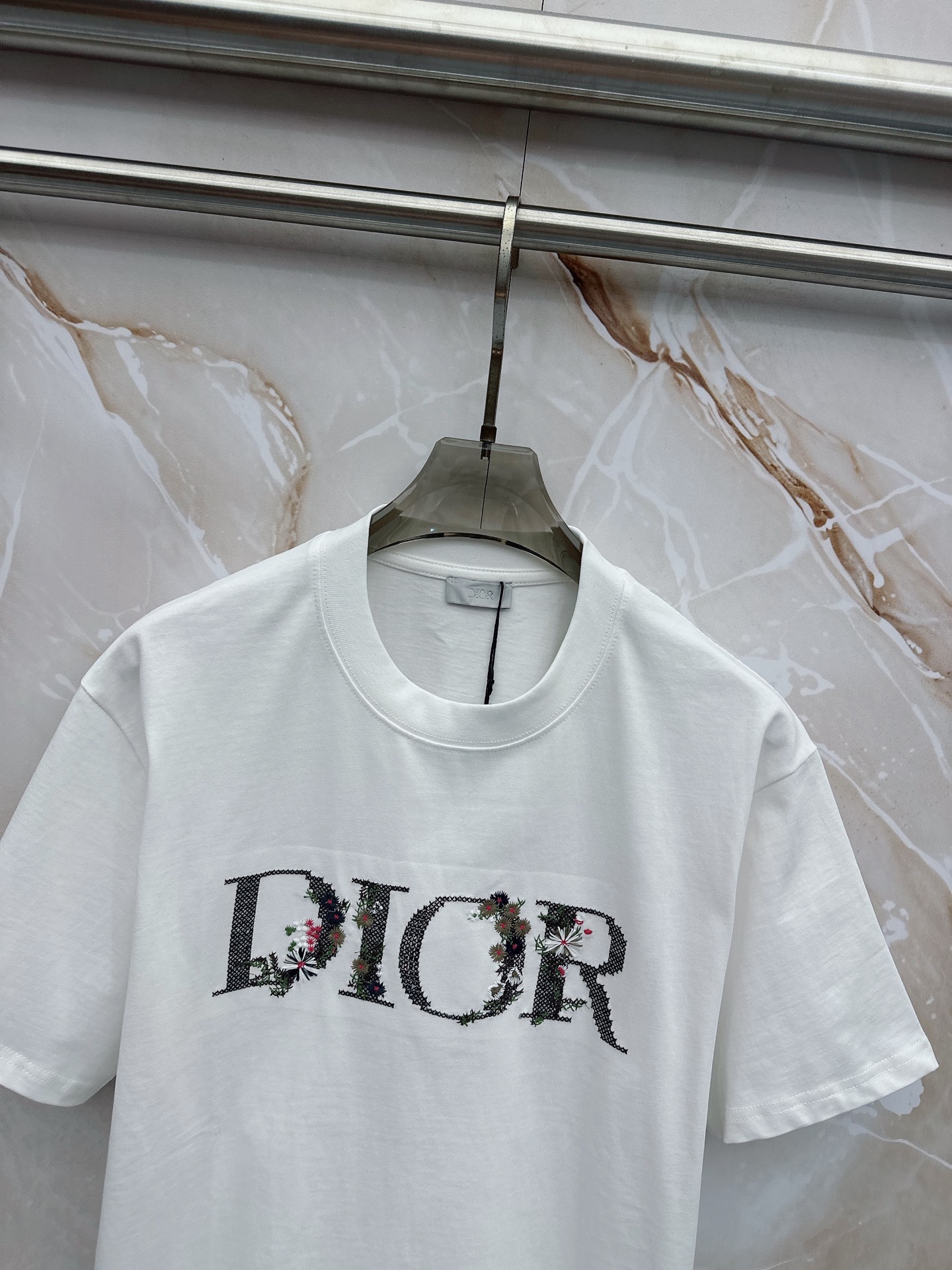 迪奥 2026春夏新款首发最新款短袖圆领T恤 高端订制 设计前卫时尚！品牌logo重工艺设计 高端定制2