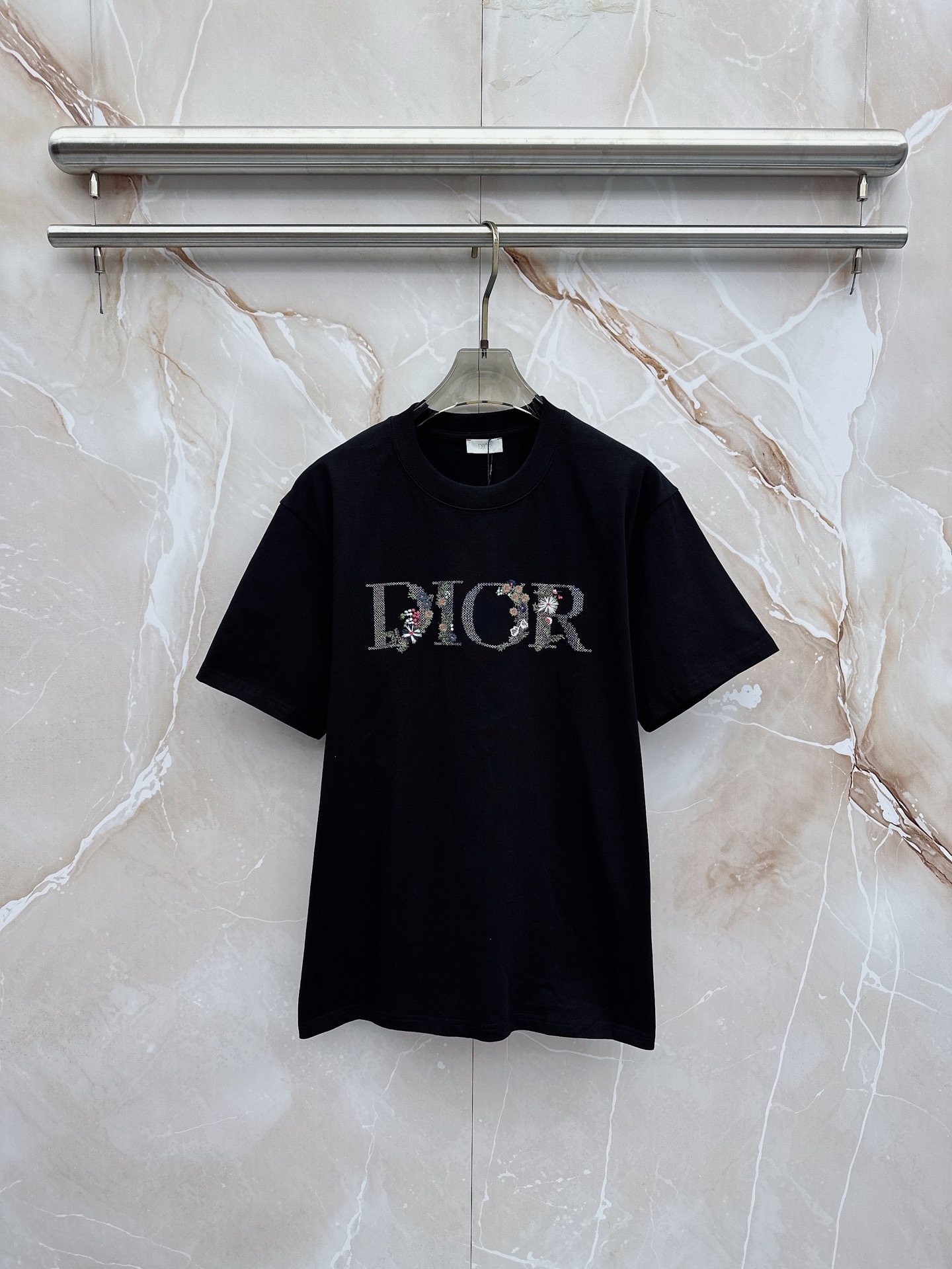 迪奥 2026春夏新款首发最新款短袖圆领T恤 高端订制 设计前卫时尚！品牌logo重工艺设计 高端定制2