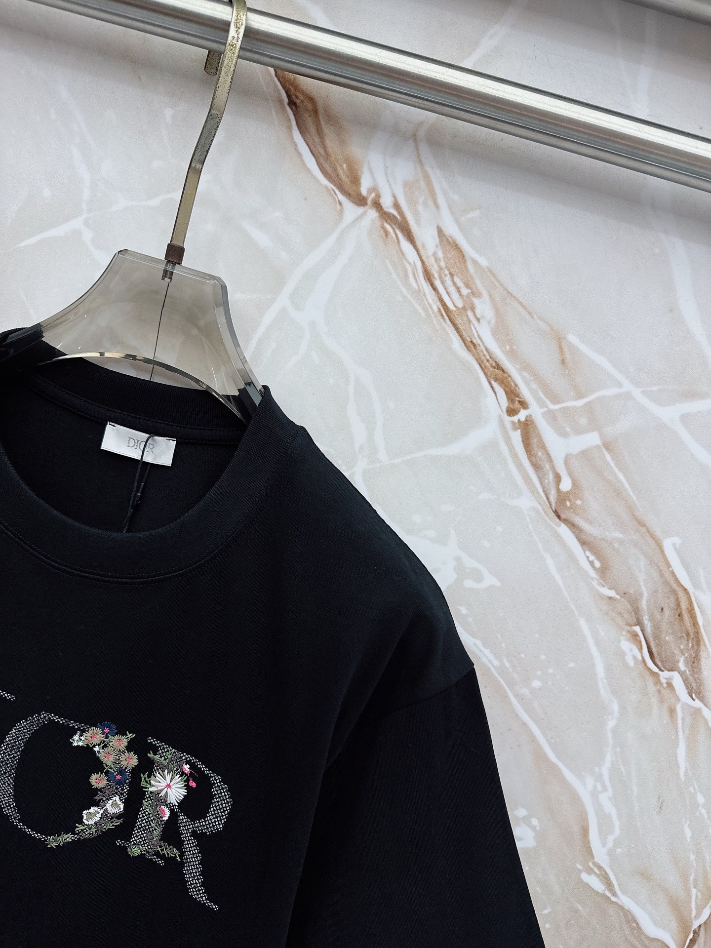 迪奥 2026春夏新款首发最新款短袖圆领T恤 高端订制 设计前卫时尚！品牌logo重工艺设计 高端定制2