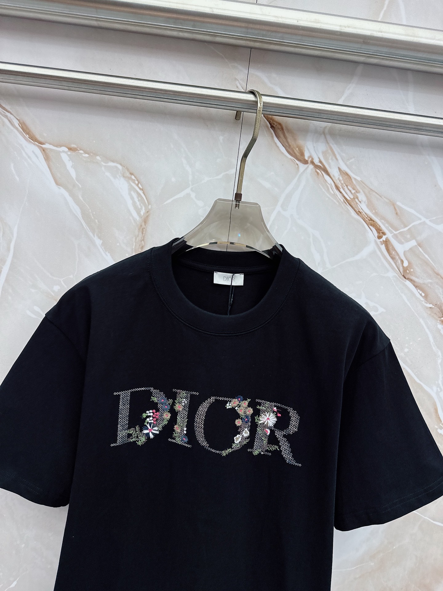 迪奥 2026春夏新款首发最新款短袖圆领T恤 高端订制 设计前卫时尚！品牌logo重工艺设计 高端定制2