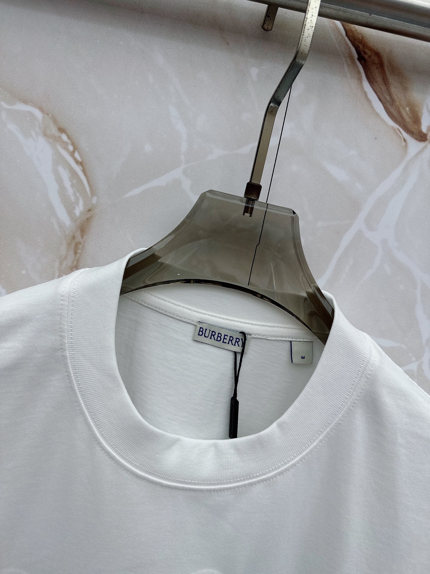 巴宝莉 2026春夏新款首发最新款短袖圆领T恤 高端订制 设计前卫时尚！品牌logo重工艺设计 高端定制