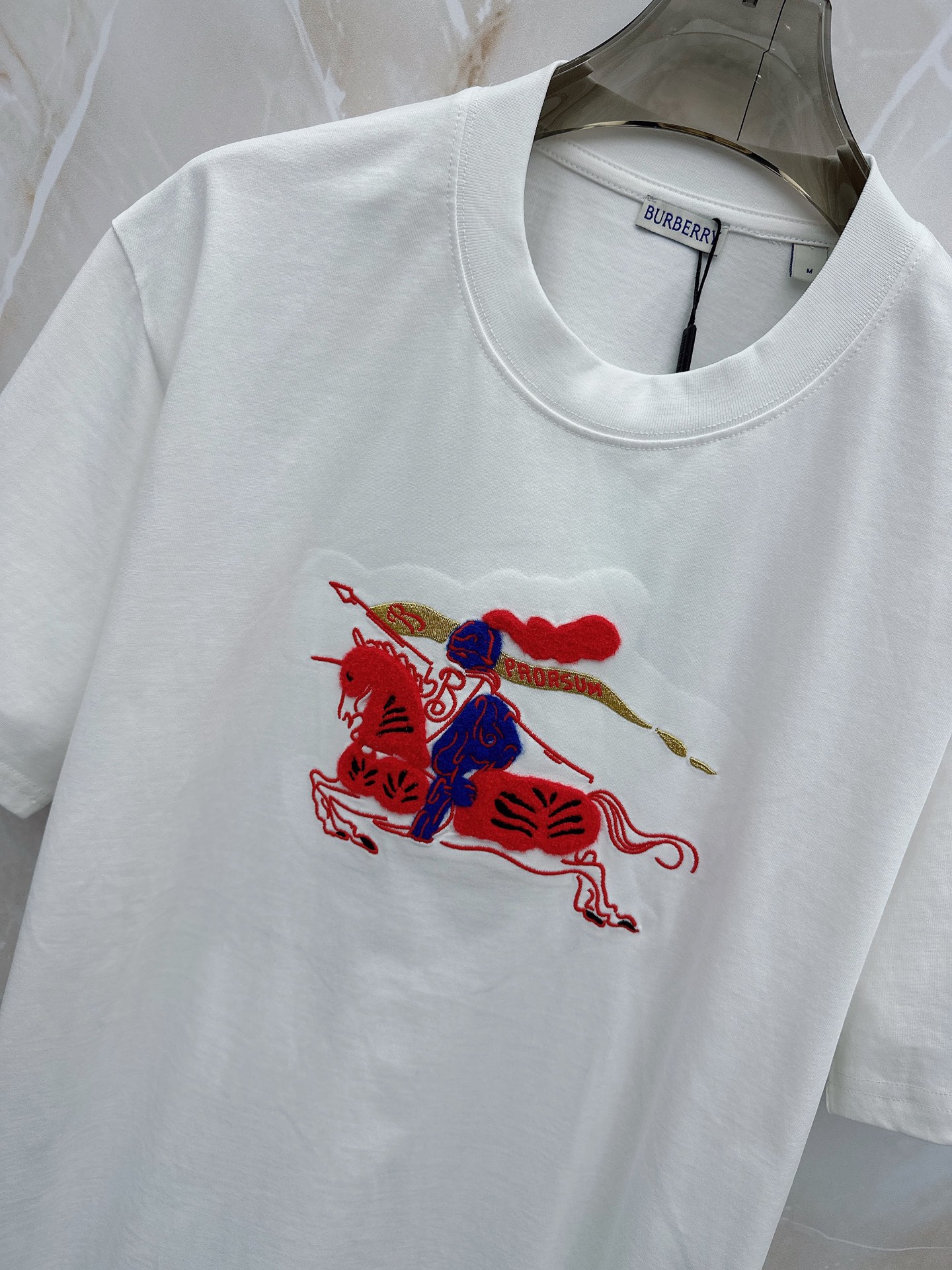 巴宝莉 2026春夏新款首发最新款短袖圆领T恤 高端订制 设计前卫时尚！品牌logo重工艺设计 高端定制