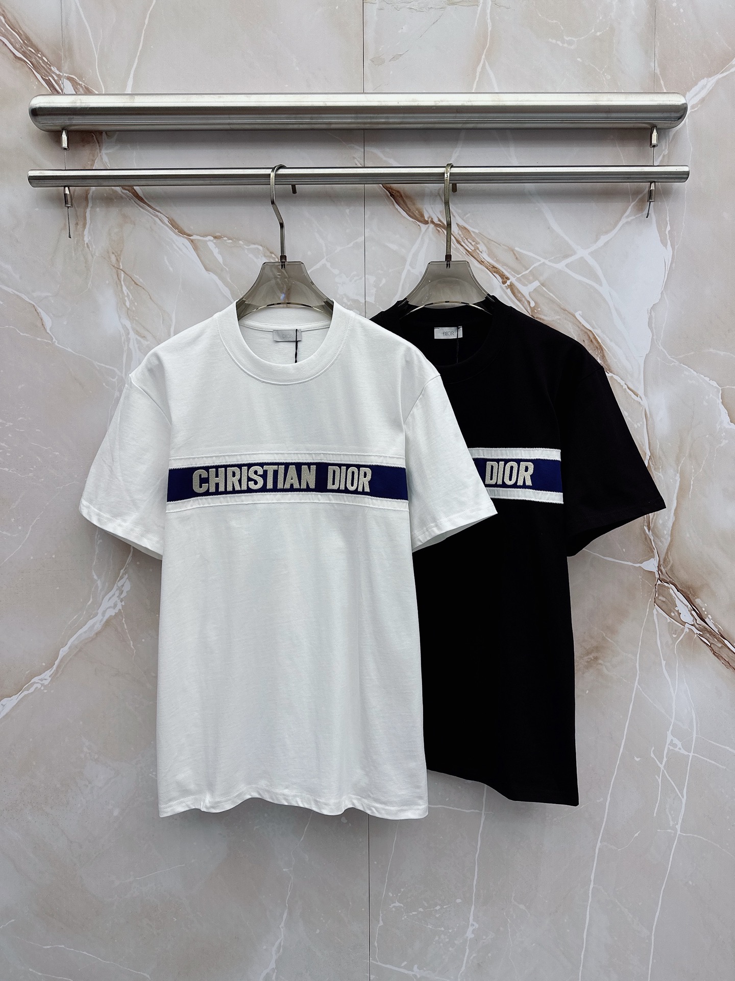 迪奥 2026春夏新款首发最新款短袖圆领T恤 高端订制 设计前卫时尚！品牌logo重工艺设计 高端定制2