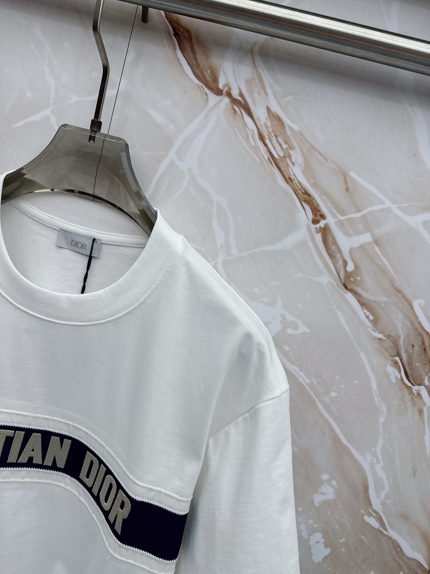 迪奥 2026春夏新款首发最新款短袖圆领T恤 高端订制 设计前卫时尚！品牌logo重工艺设计 高端定制2