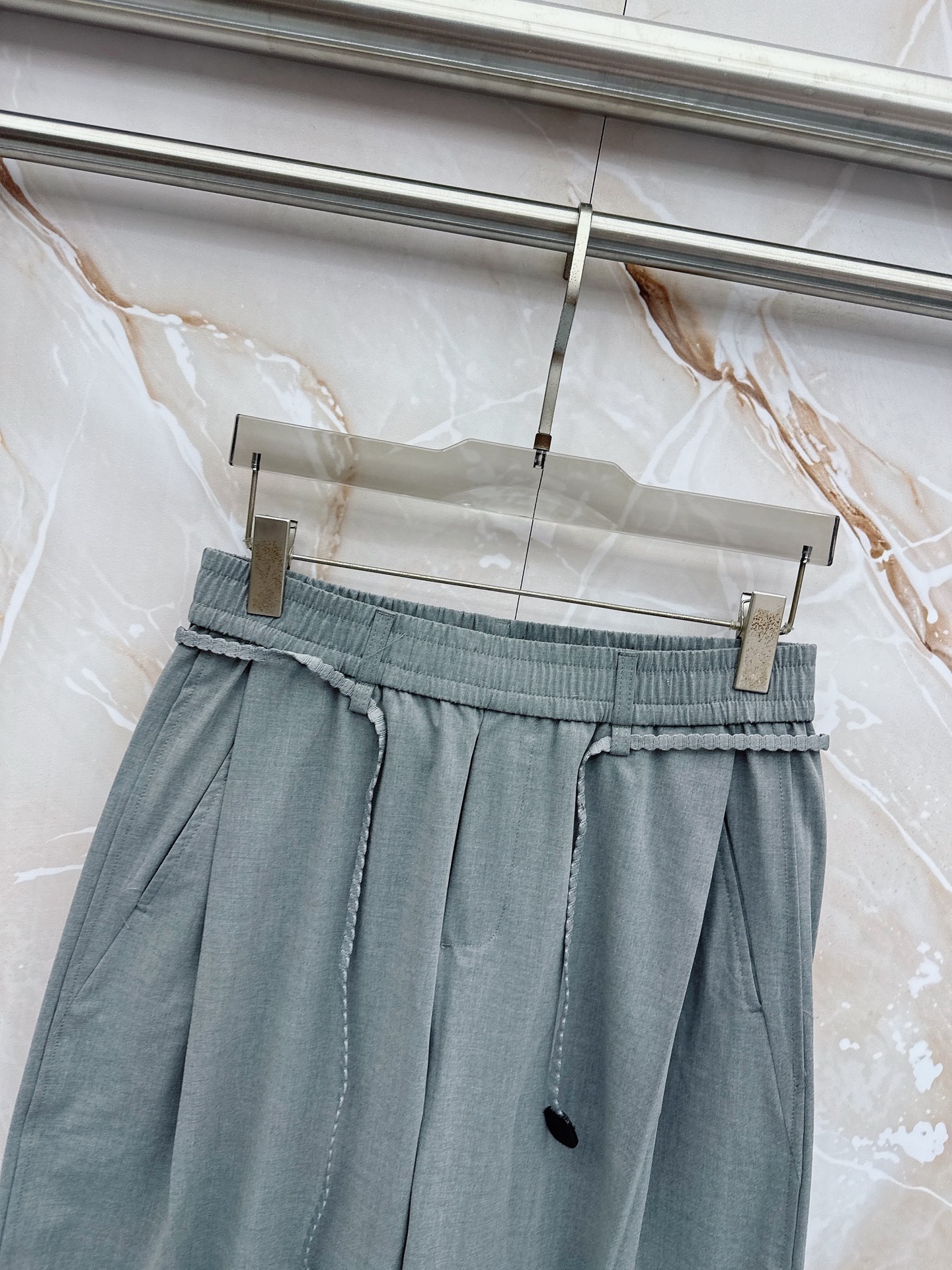 罗意威🔥🔥春夏新款宽松休闲，采用优质面料，亲肤舒服，压褶设计简直是神来之笔，不仅增加了的层次感，还超级显