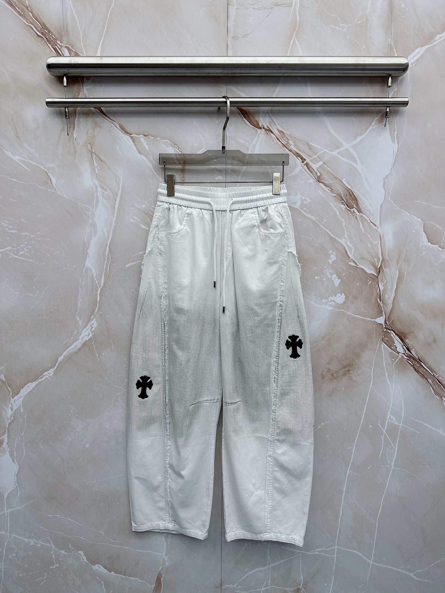 克罗心🔥🔥春夏新款宽松休闲，采用优质面料，亲肤舒服，压褶设计简直是神来之笔，不仅增加了的层次感，还超级显