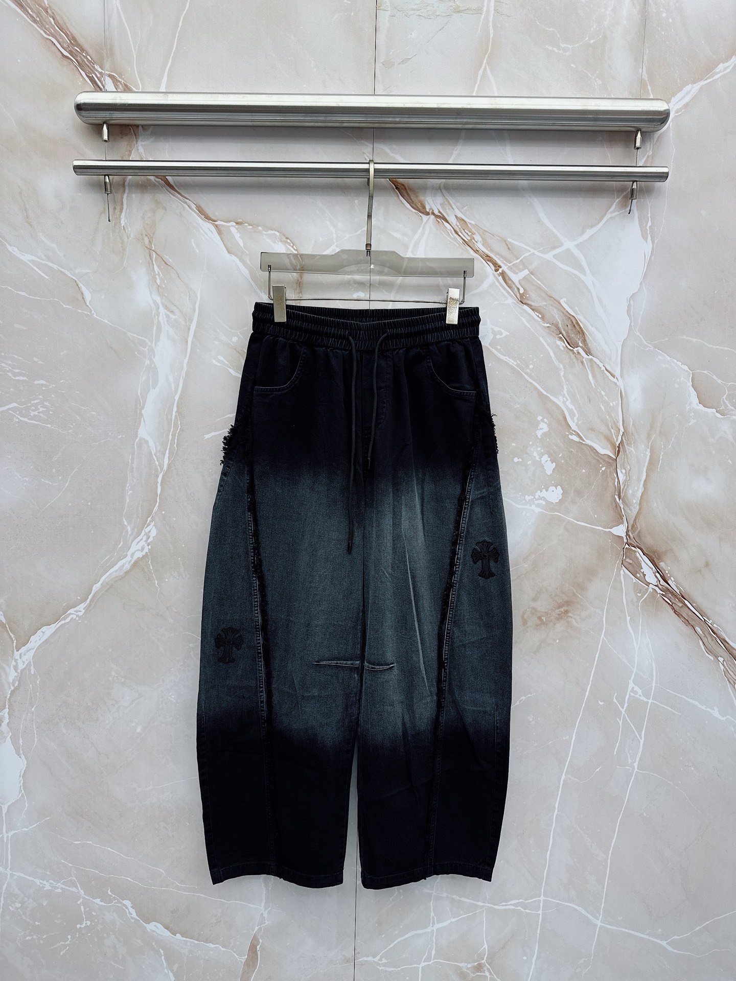 克罗心🔥🔥春夏新款宽松休闲，采用优质面料，亲肤舒服，压褶设计简直是神来之笔，不仅增加了的层次感，还超级显