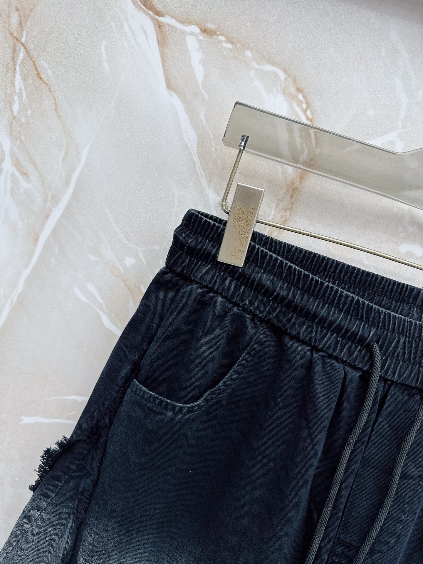 克罗心🔥🔥春夏新款宽松休闲，采用优质面料，亲肤舒服，压褶设计简直是神来之笔，不仅增加了的层次感，还超级显