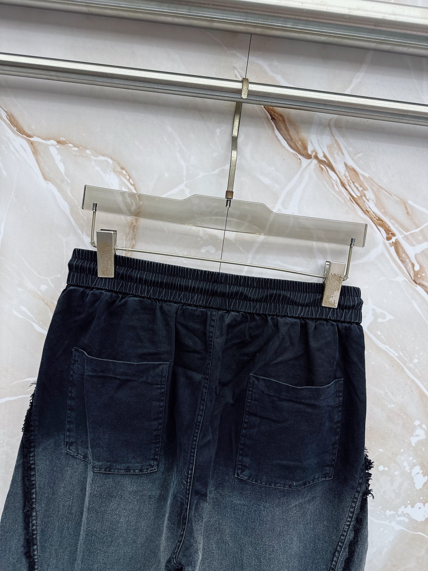 克罗心🔥🔥春夏新款宽松休闲，采用优质面料，亲肤舒服，压褶设计简直是神来之笔，不仅增加了的层次感，还超级显