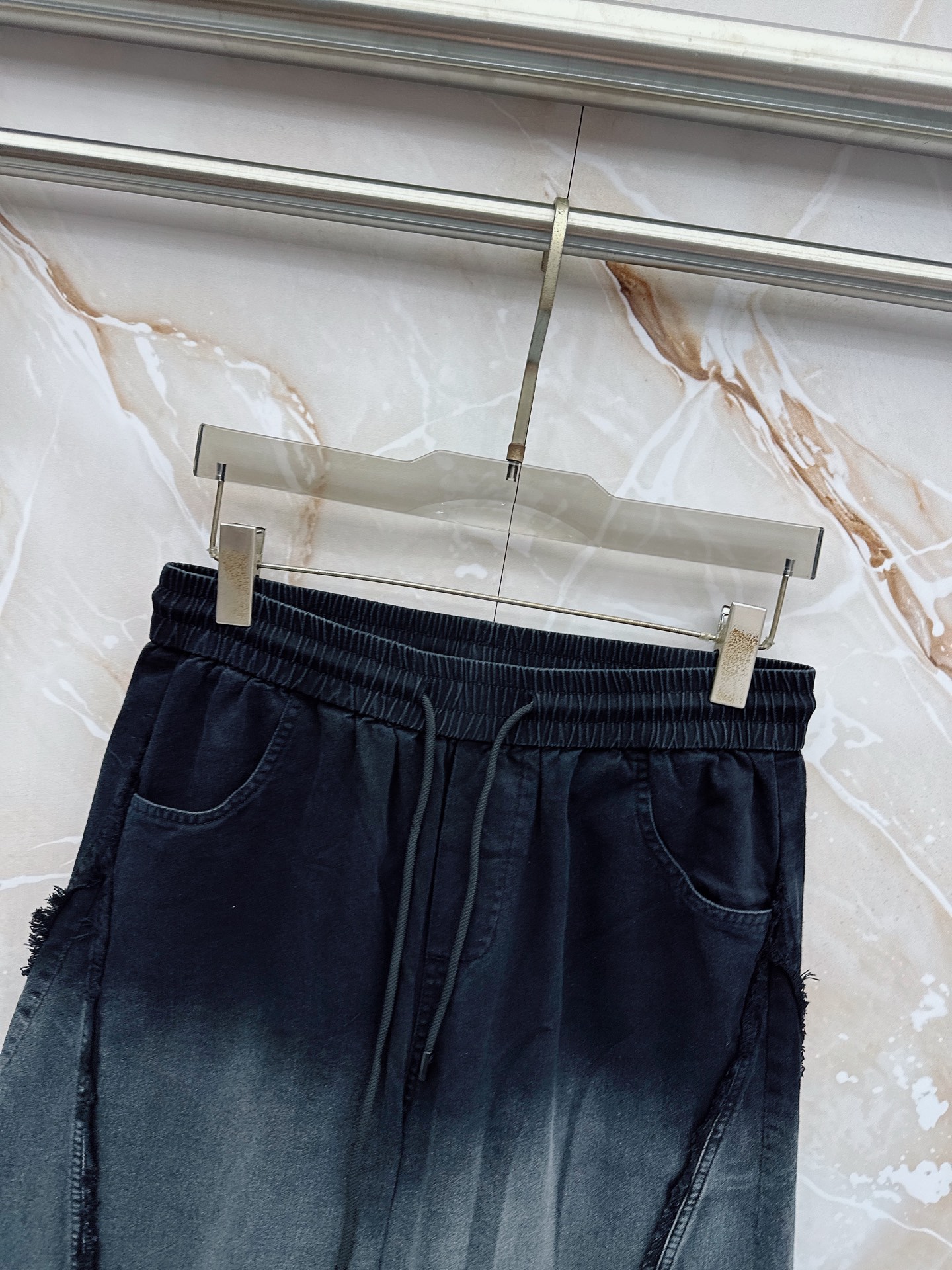 克罗心🔥🔥春夏新款宽松休闲，采用优质面料，亲肤舒服，压褶设计简直是神来之笔，不仅增加了的层次感，还超级显