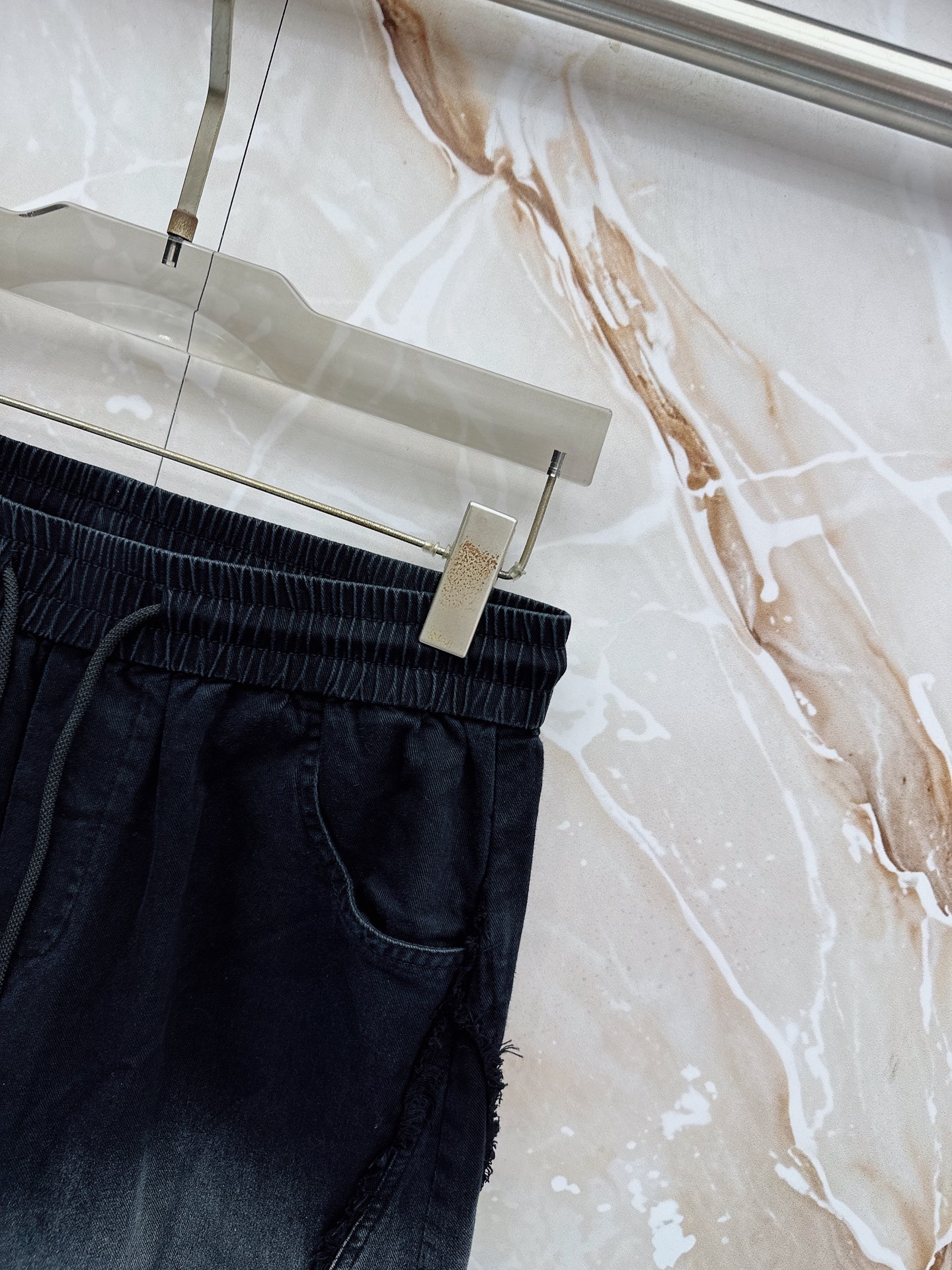 克罗心🔥🔥春夏新款宽松休闲，采用优质面料，亲肤舒服，压褶设计简直是神来之笔，不仅增加了的层次感，还超级显