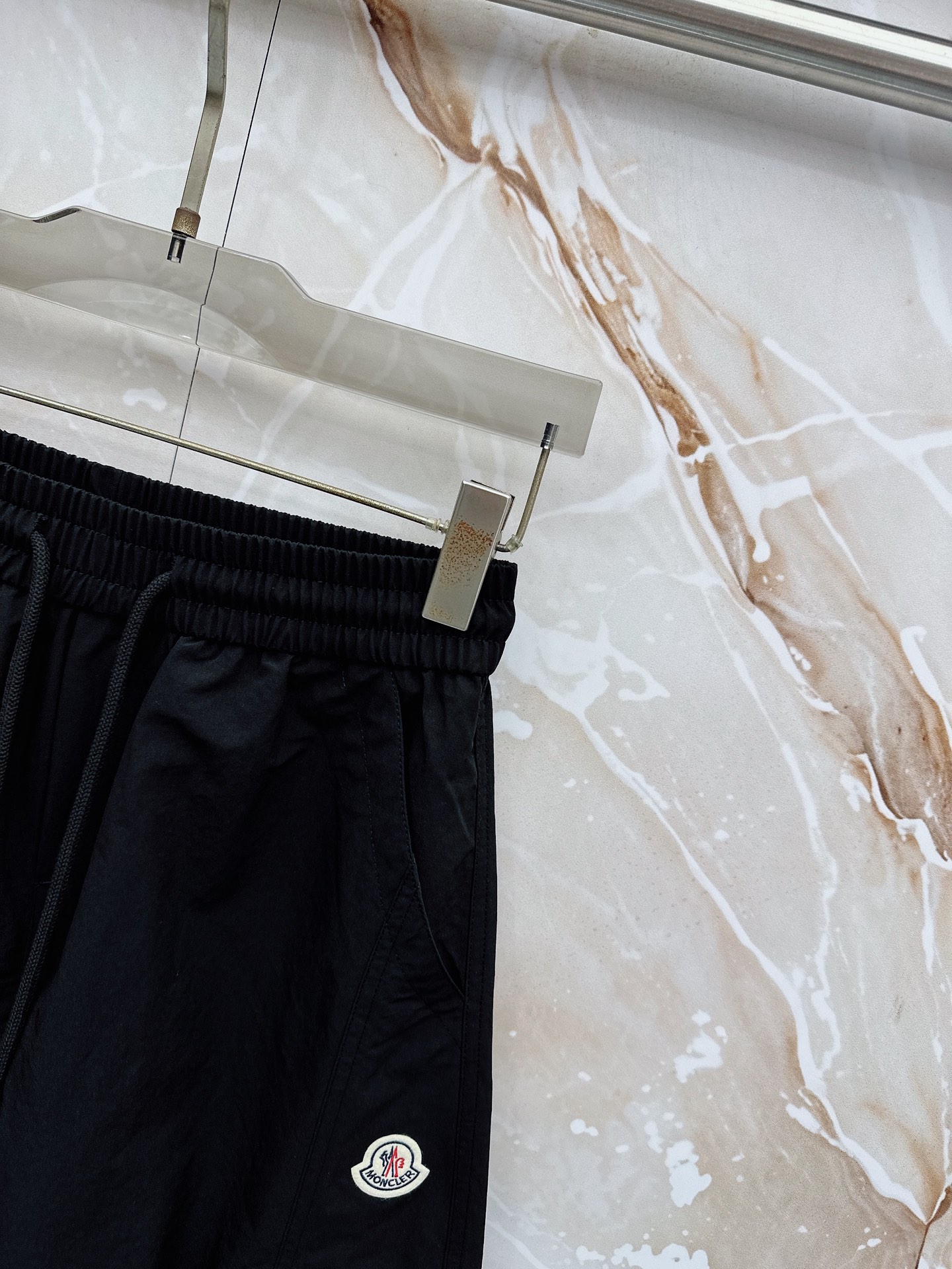 蒙口 🔥🔥春夏新款宽松休闲，采用优质面料，亲肤舒服，压褶设计简直是神来之笔，不仅增加了的层次感，还超级显