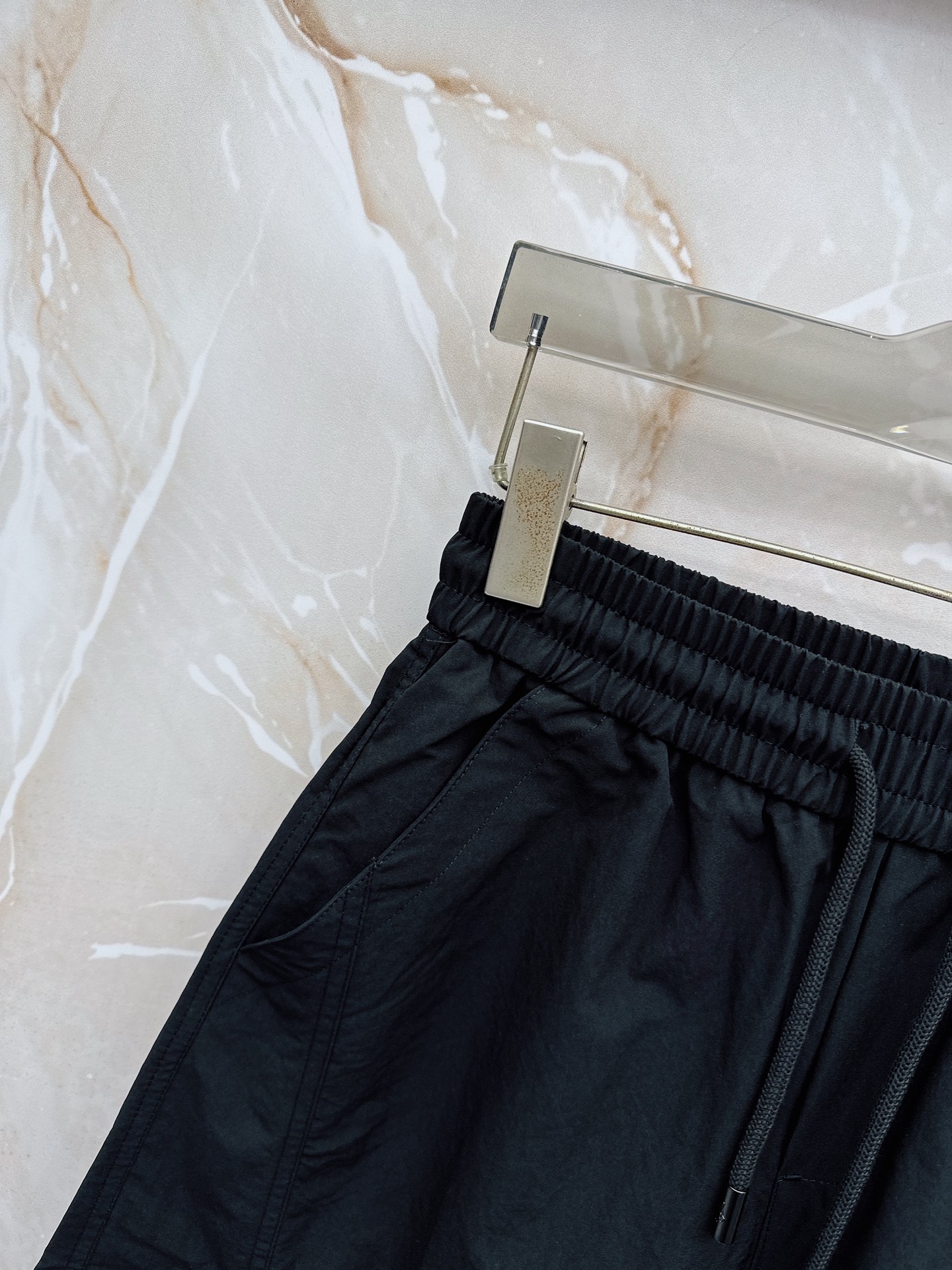 蒙口 🔥🔥春夏新款宽松休闲，采用优质面料，亲肤舒服，压褶设计简直是神来之笔，不仅增加了的层次感，还超级显