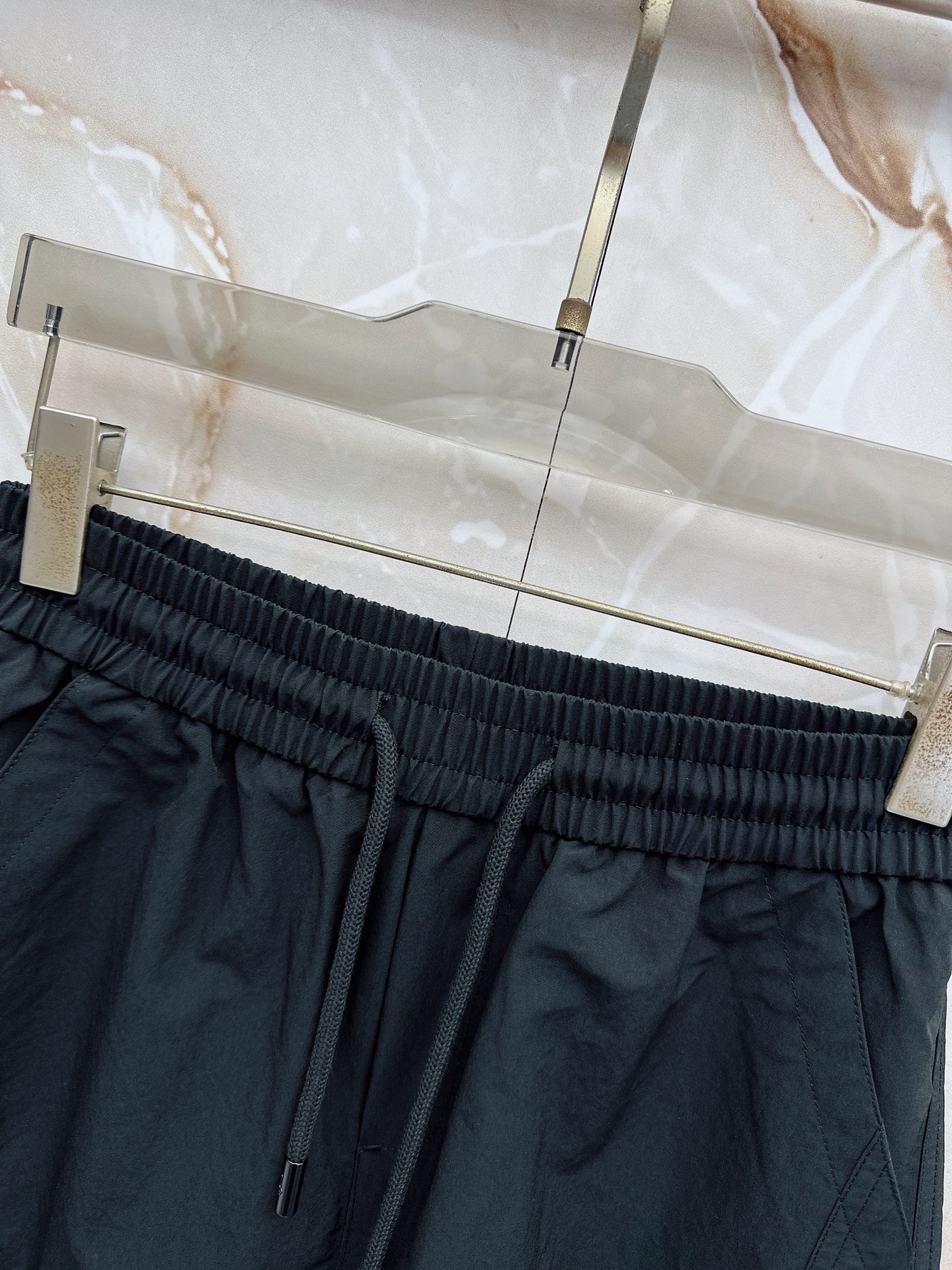 蒙口 🔥🔥春夏新款宽松休闲，采用优质面料，亲肤舒服，压褶设计简直是神来之笔，不仅增加了的层次感，还超级显