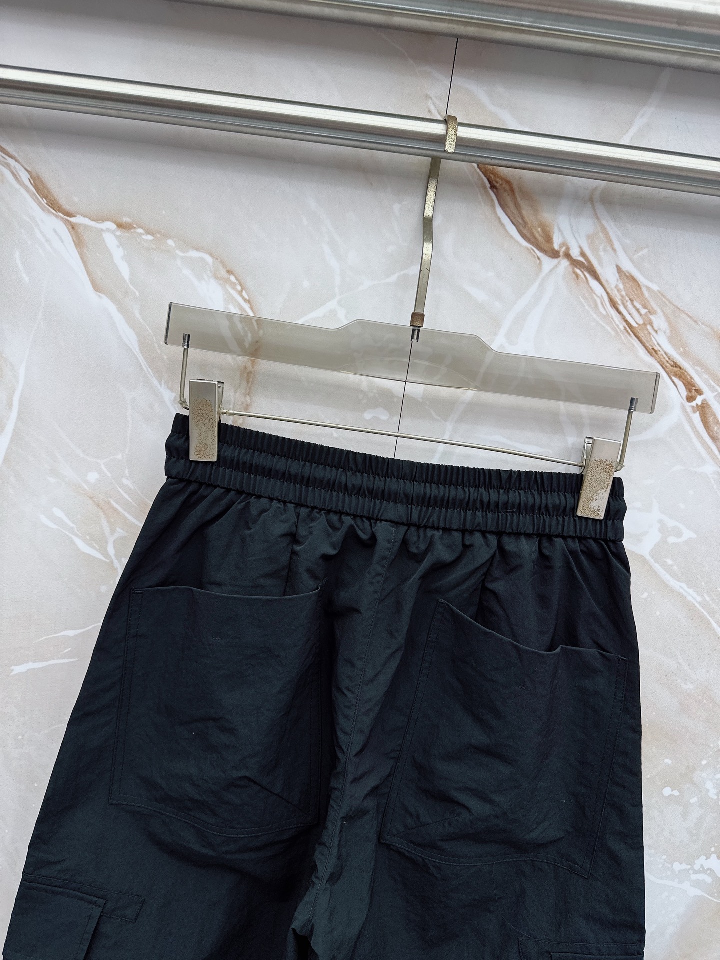 蒙口 🔥🔥春夏新款宽松休闲，采用优质面料，亲肤舒服，压褶设计简直是神来之笔，不仅增加了的层次感，还超级显