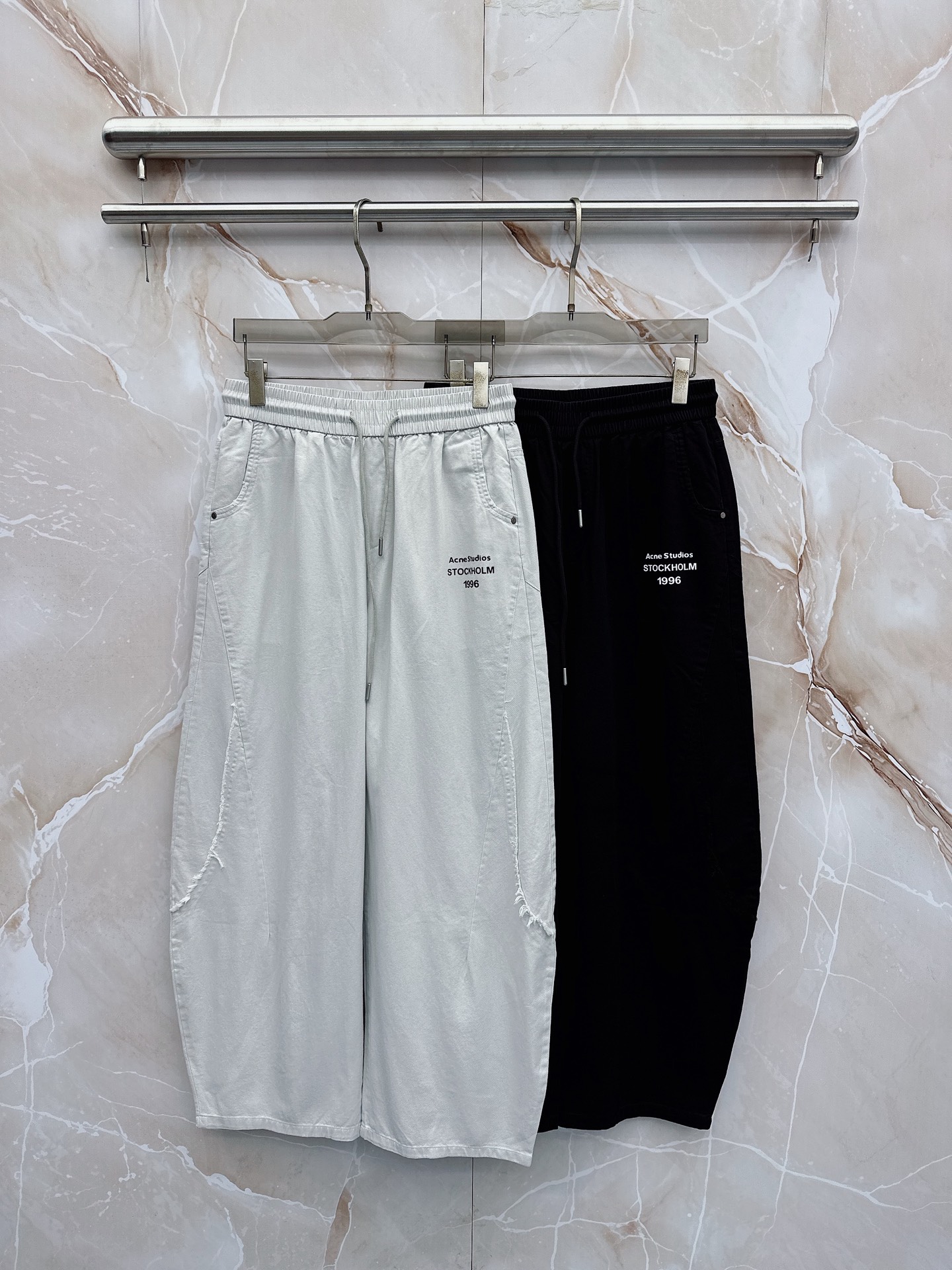 😊🔥🔥春夏新款宽松休闲，采用优质面料，亲肤舒服，压褶设计简直是神来之笔，不仅增加了的层次感，还超级显瘦，