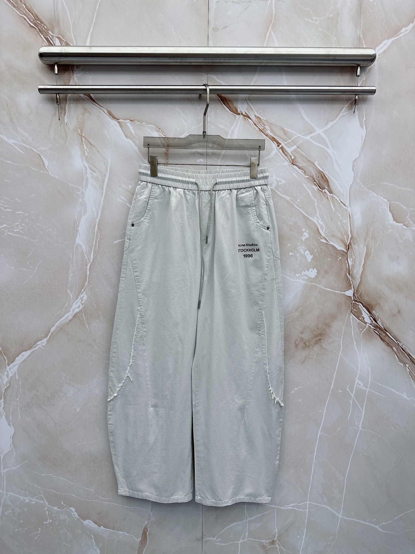 😊🔥🔥春夏新款宽松休闲，采用优质面料，亲肤舒服，压褶设计简直是神来之笔，不仅增加了的层次感，还超级显瘦，