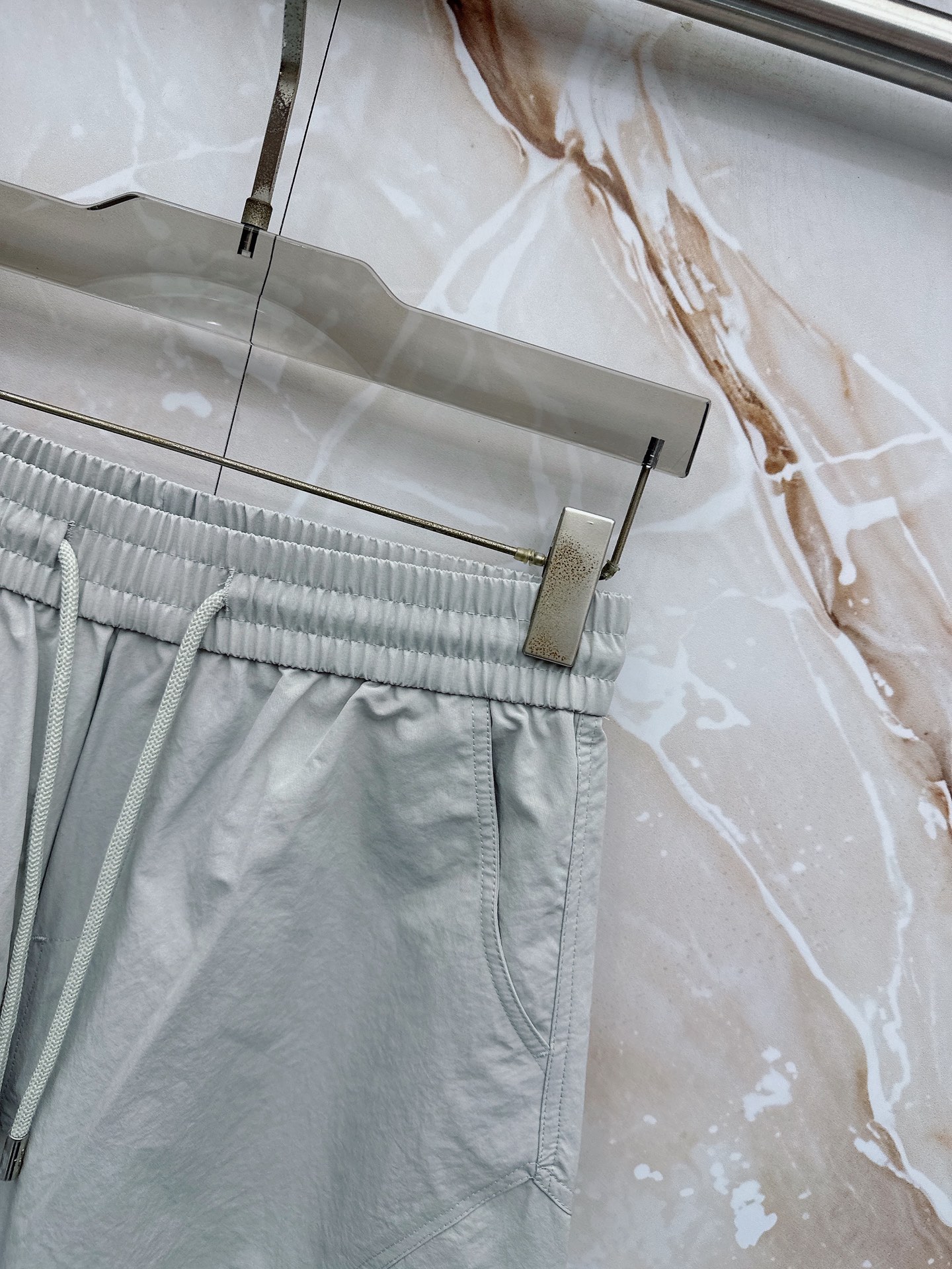 alo🔥🔥春夏新款宽松休闲，采用优质面料，亲肤舒服，压褶设计简直是神来之笔，不仅增加了的层次感，还超级显