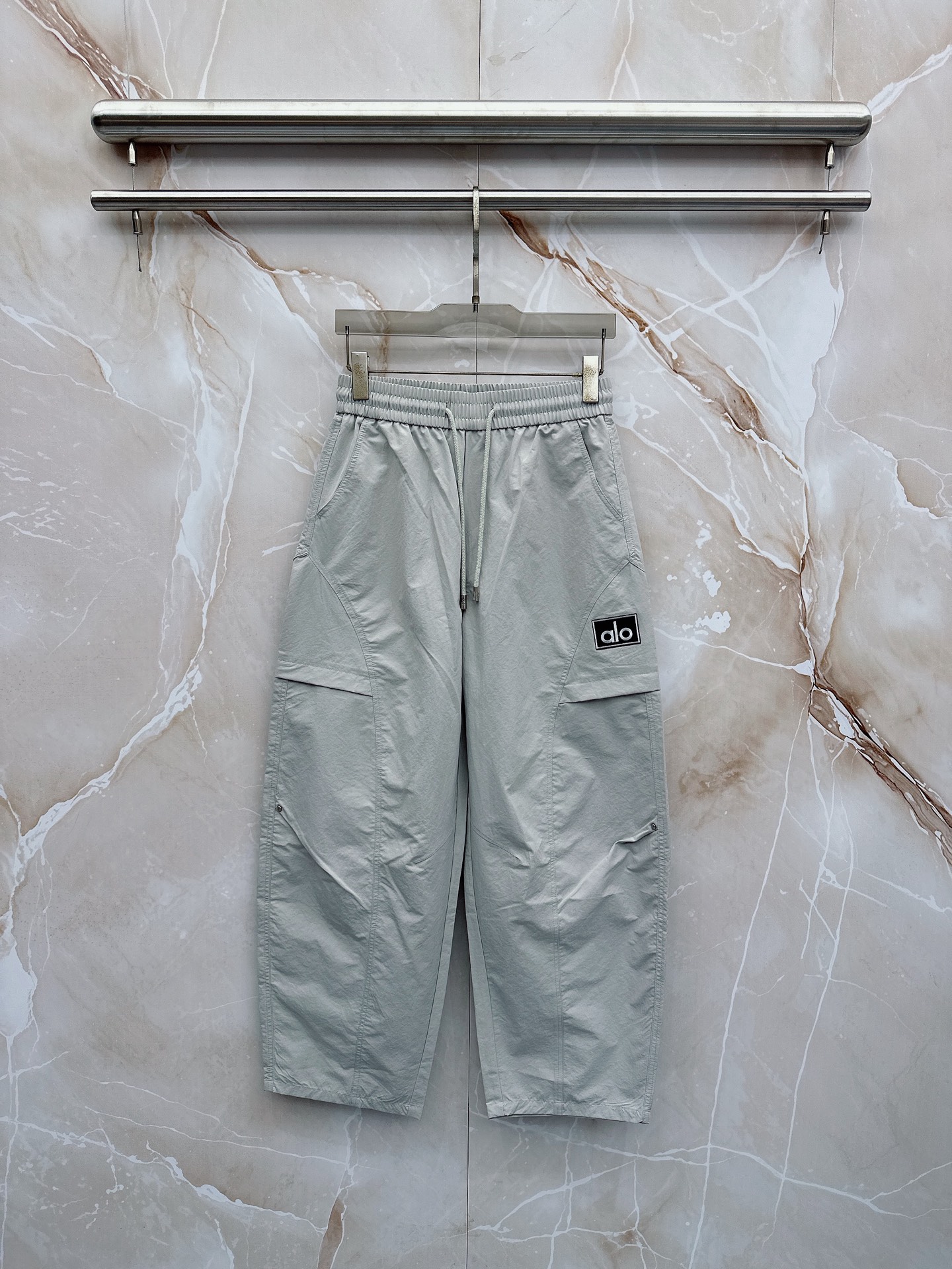 alo🔥🔥春夏新款宽松休闲，采用优质面料，亲肤舒服，压褶设计简直是神来之笔，不仅增加了的层次感，还超级显