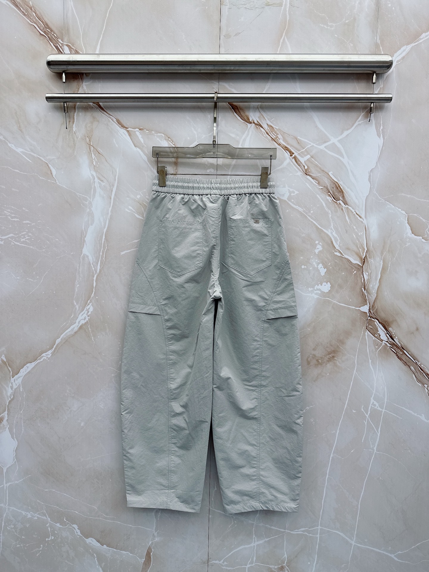 alo🔥🔥春夏新款宽松休闲，采用优质面料，亲肤舒服，压褶设计简直是神来之笔，不仅增加了的层次感，还超级显