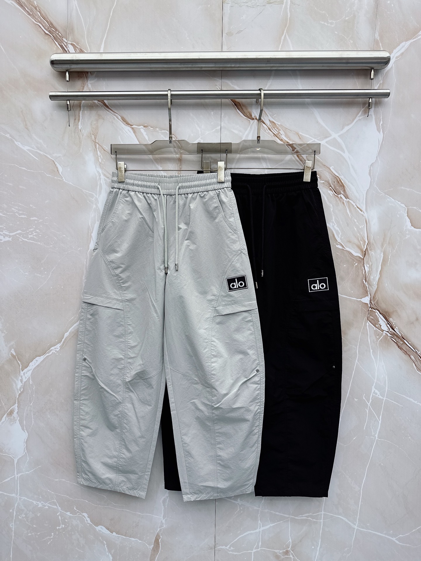 alo🔥🔥春夏新款宽松休闲，采用优质面料，亲肤舒服，压褶设计简直是神来之笔，不仅增加了的层次感，还超级显