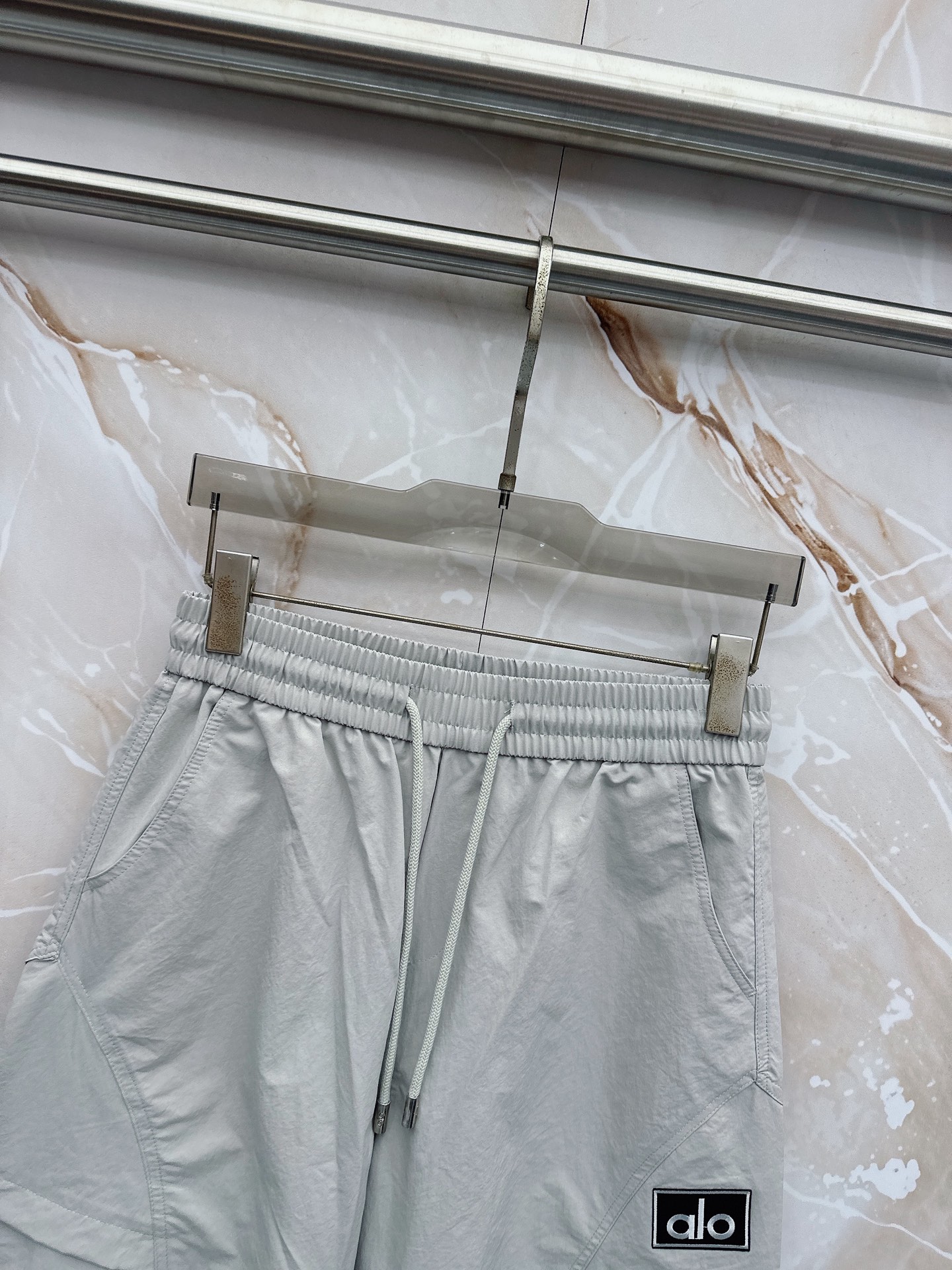 alo🔥🔥春夏新款宽松休闲，采用优质面料，亲肤舒服，压褶设计简直是神来之笔，不仅增加了的层次感，还超级显